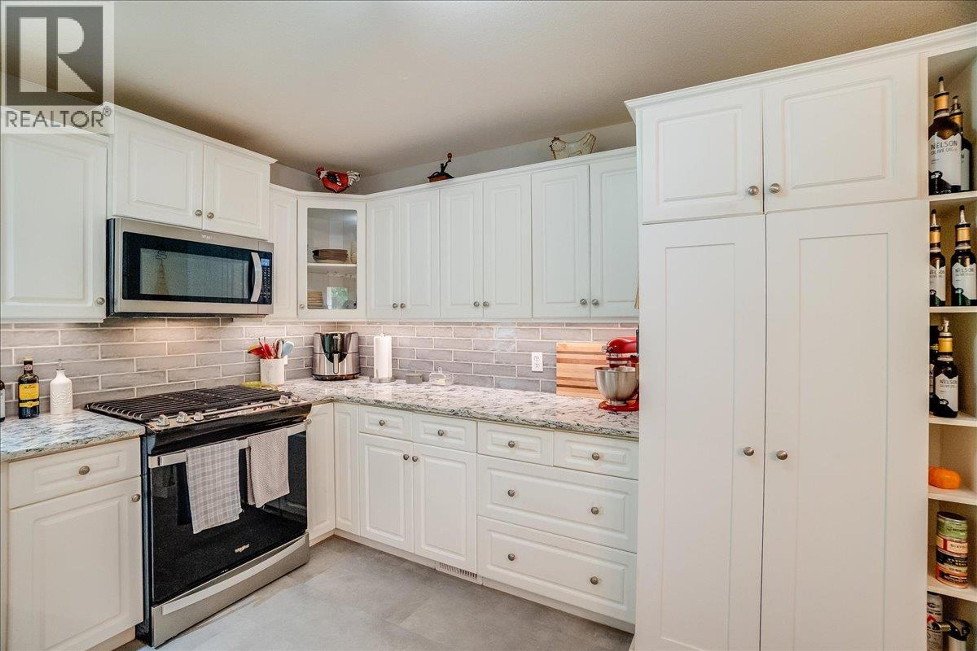 1040 REGAN CRESCENT - 26