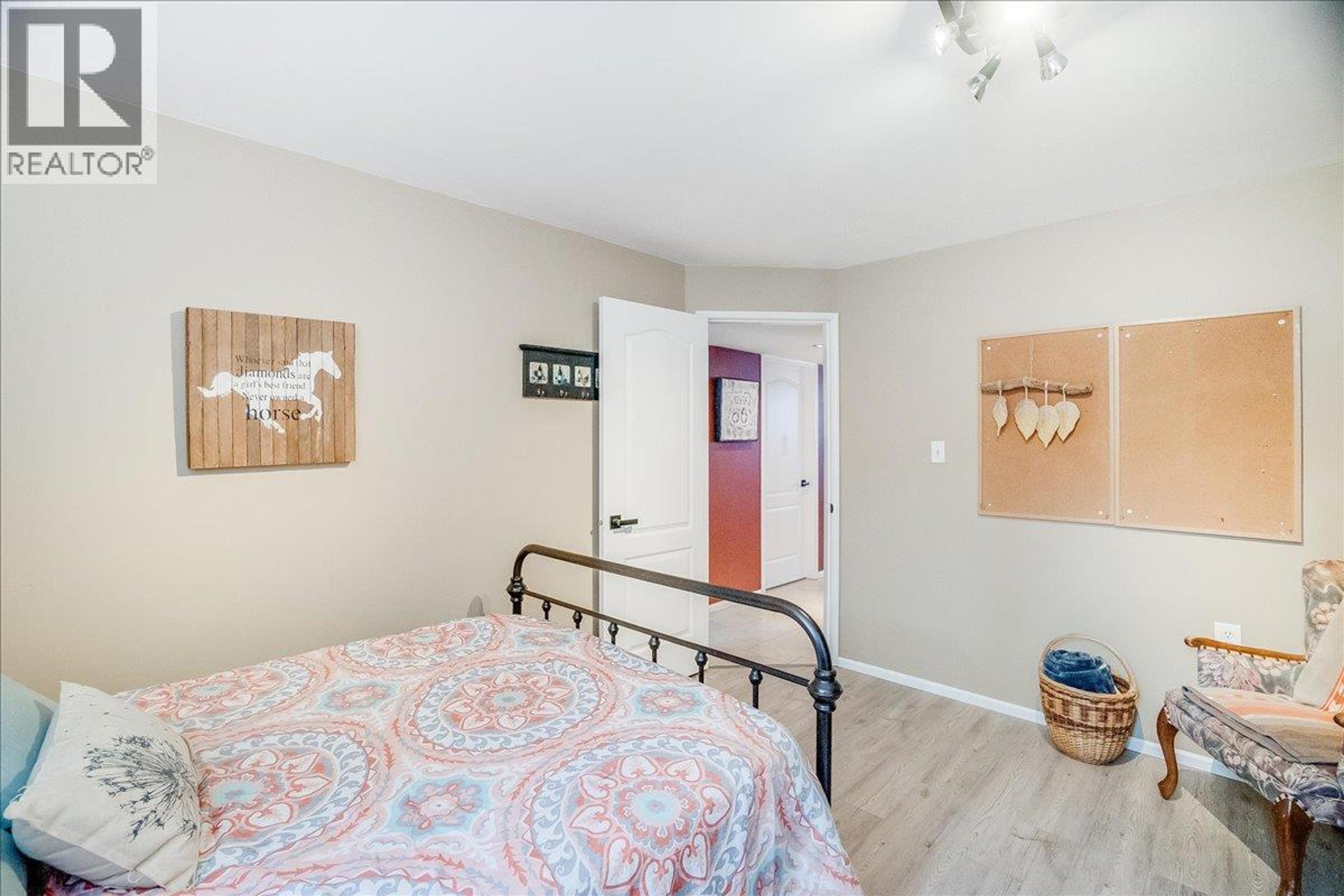 1040 REGAN CRESCENT - 61