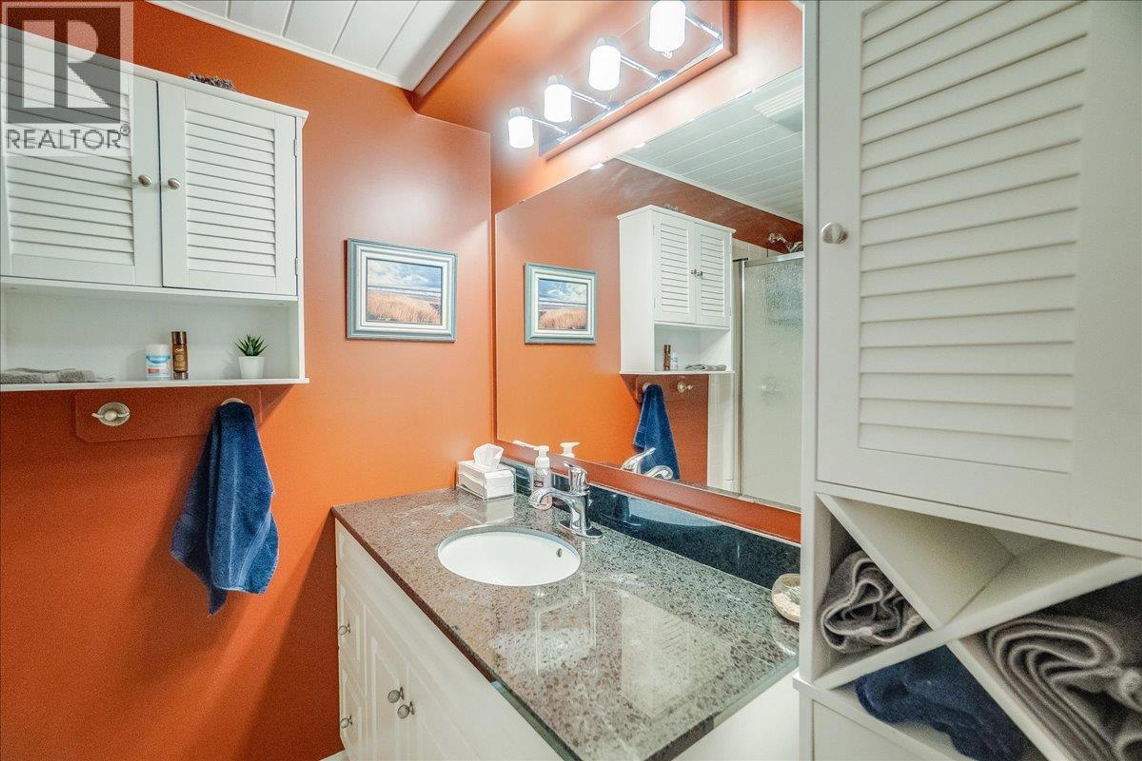 1040 REGAN CRESCENT - 62