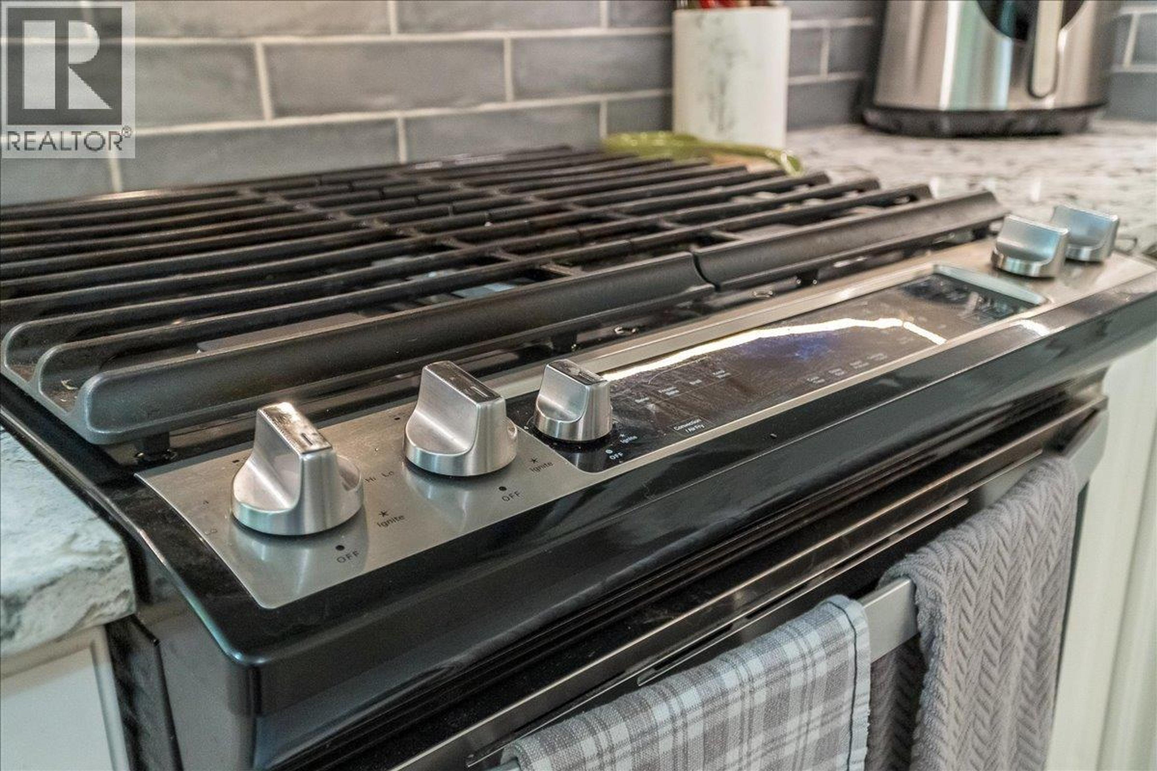 1040 REGAN CRESCENT - 24