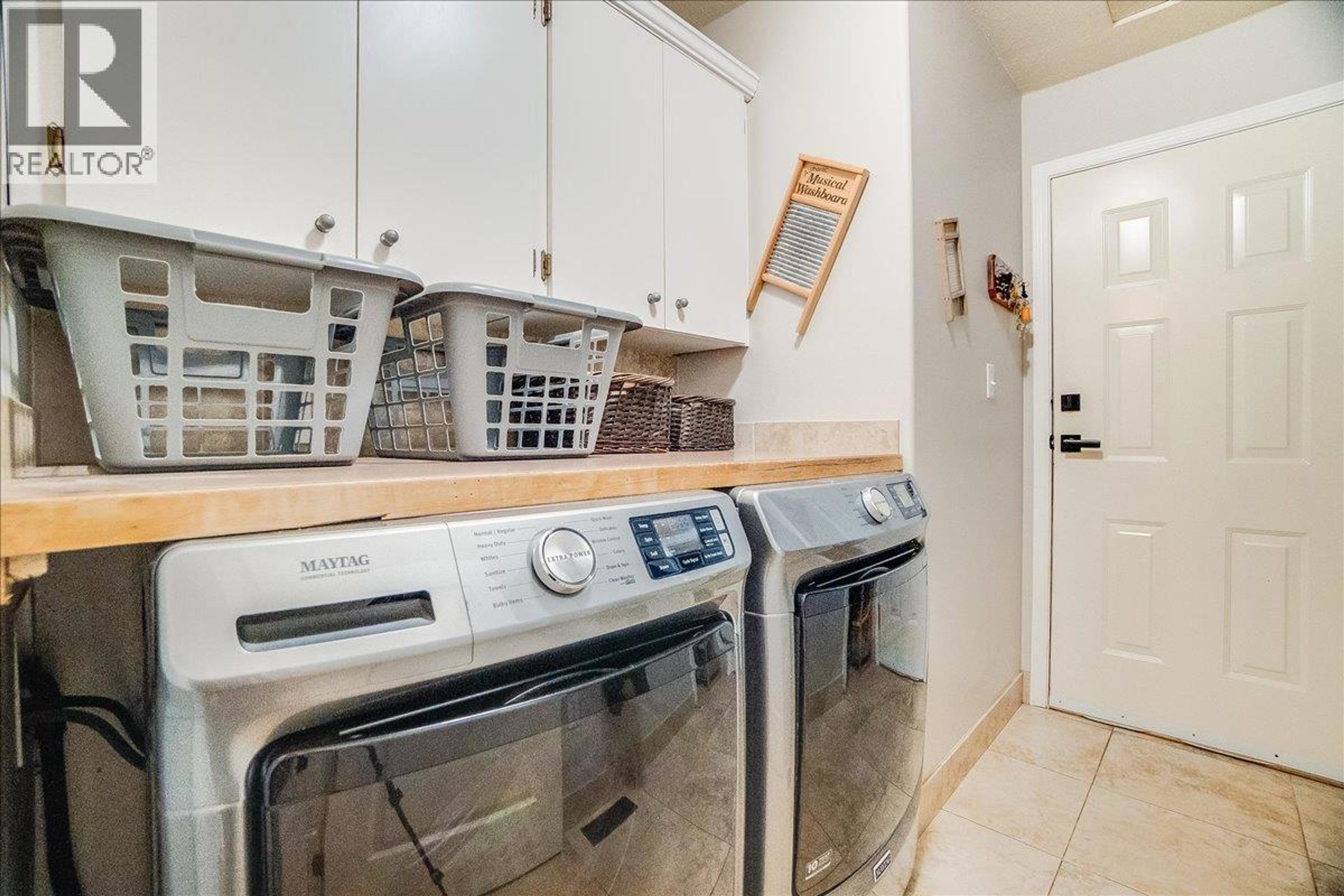 1040 REGAN CRESCENT - 64