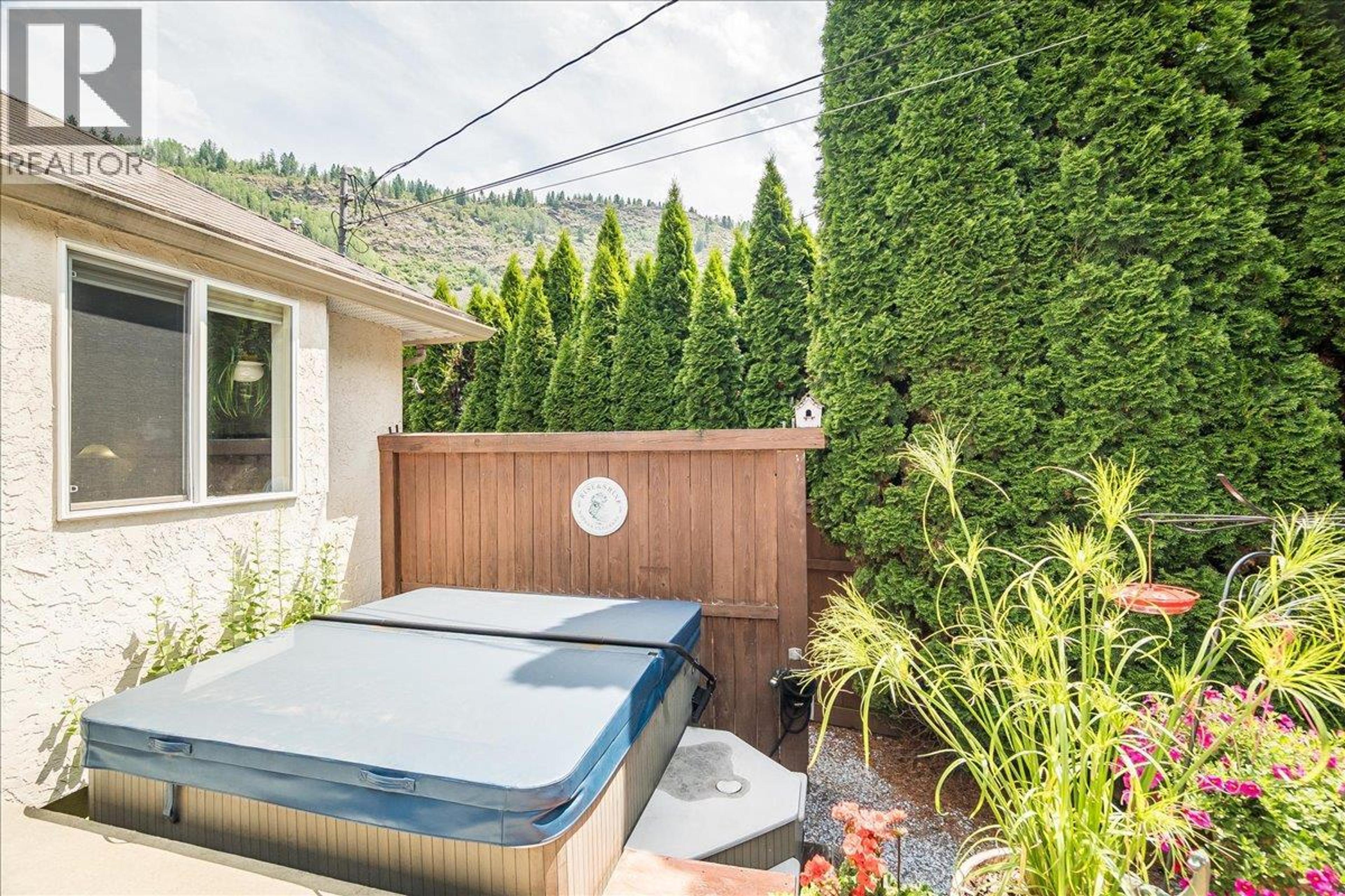 1040 REGAN CRESCENT - 34