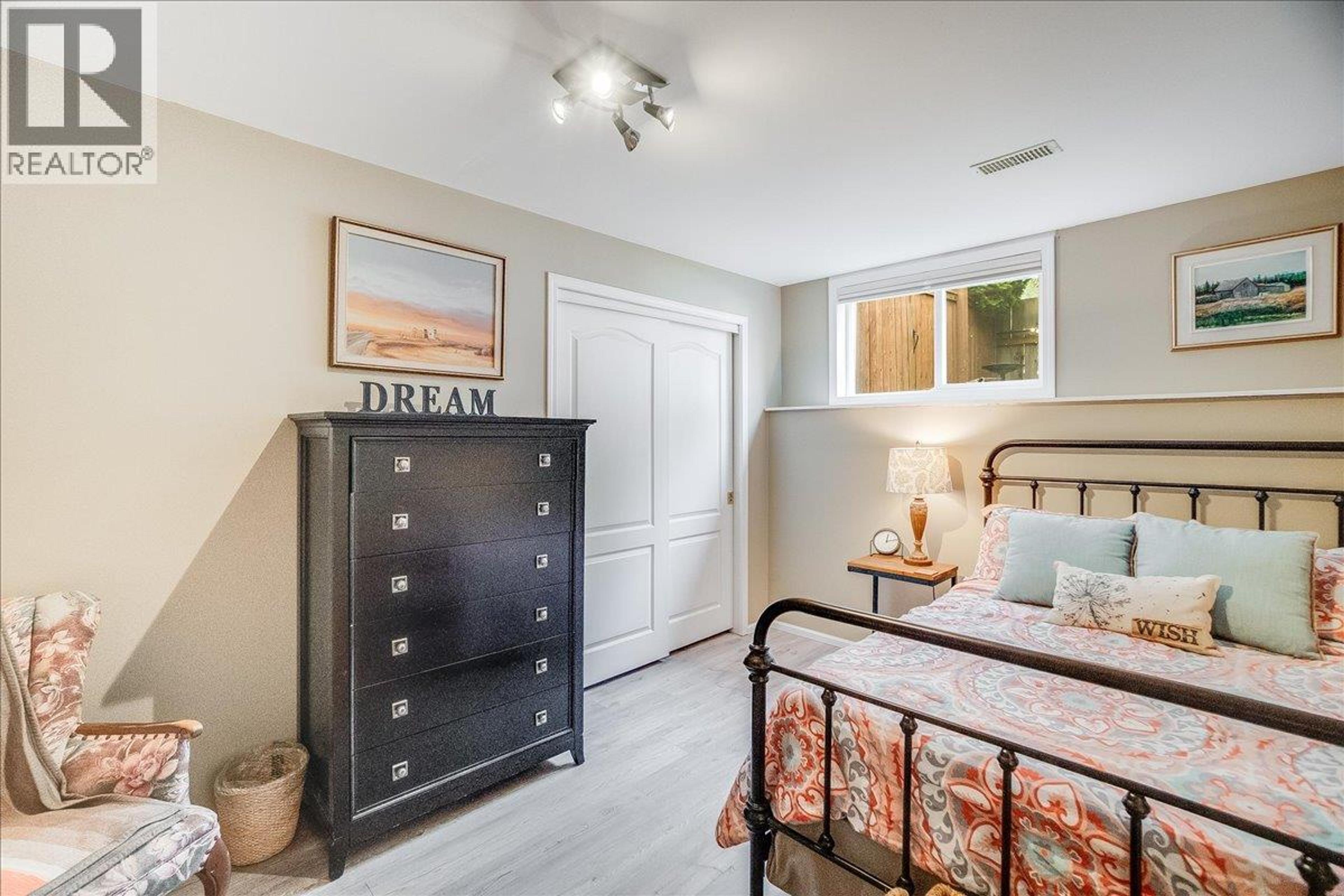 1040 REGAN CRESCENT - 60