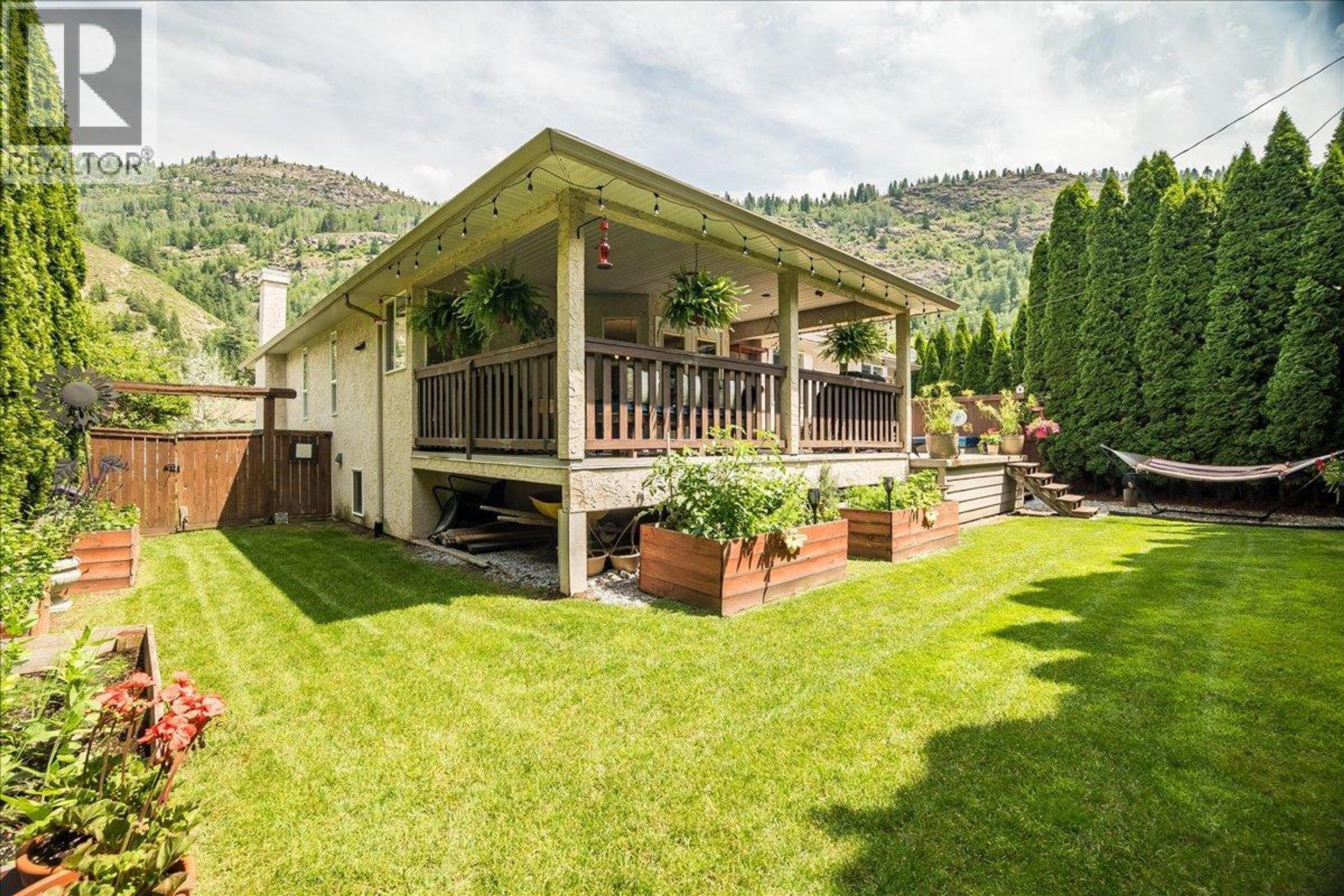 1040 REGAN CRESCENT - 38