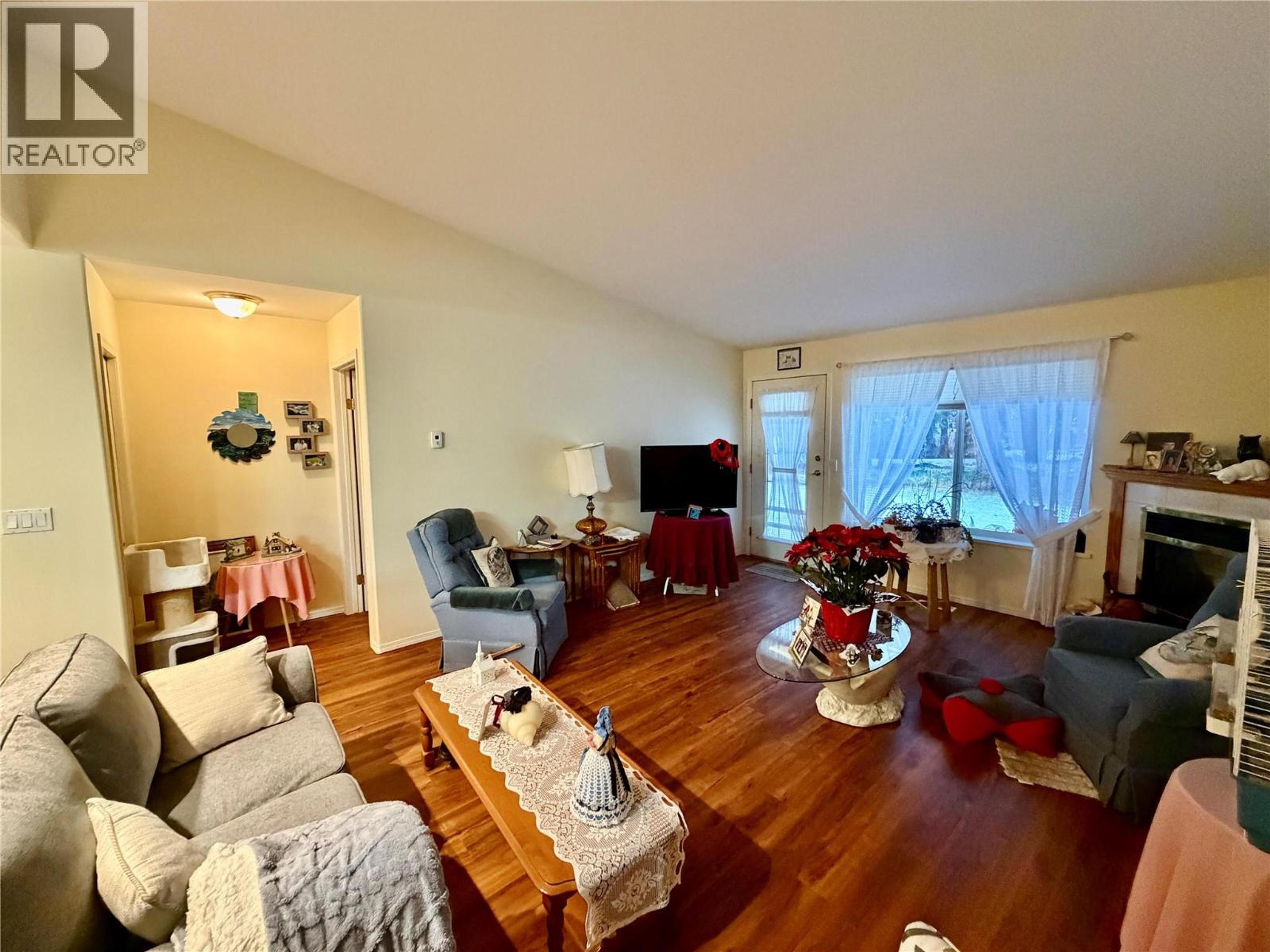 #22 221 TEMPLE STREET - 10