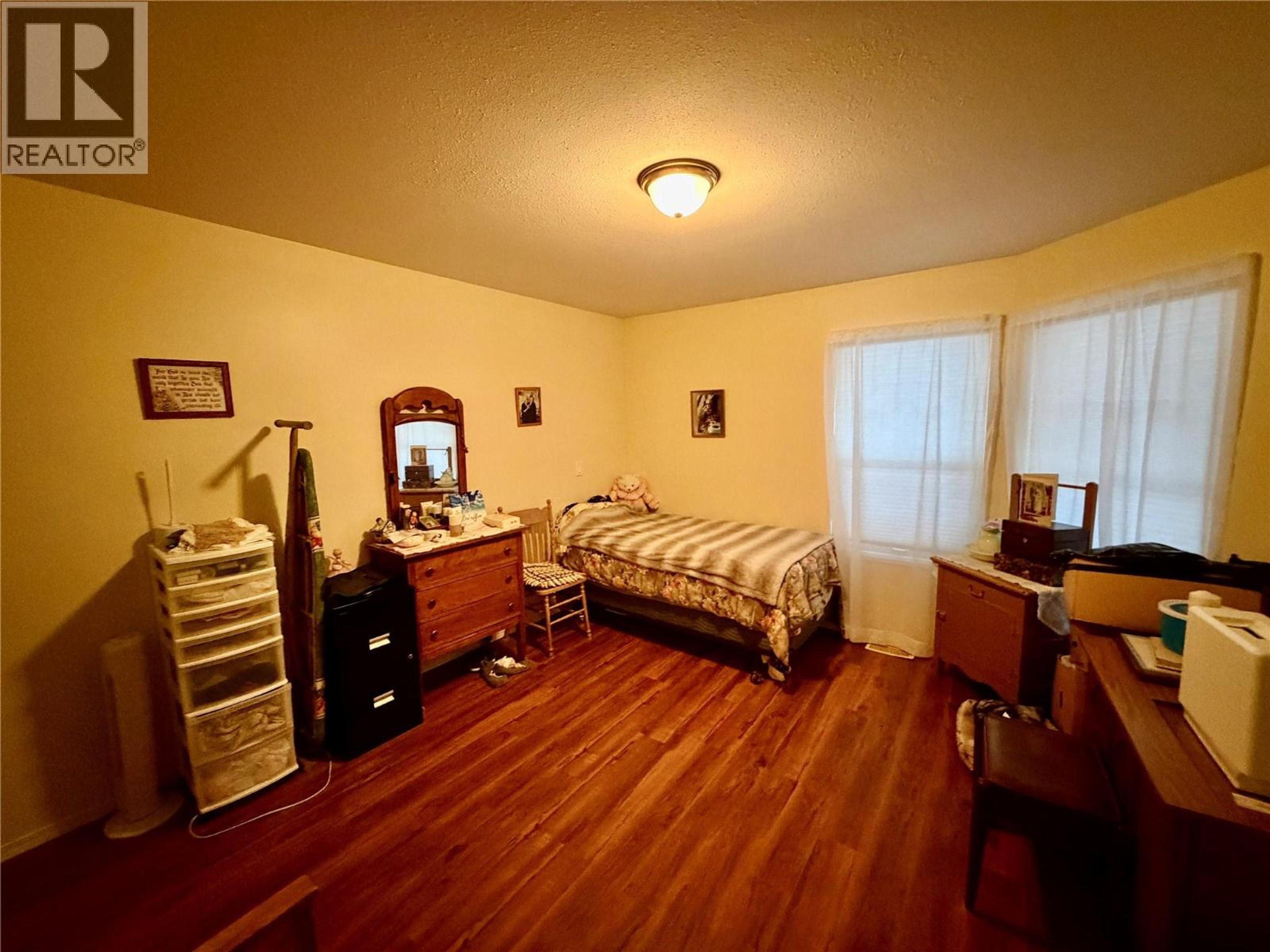 #22 221 TEMPLE STREET - 17