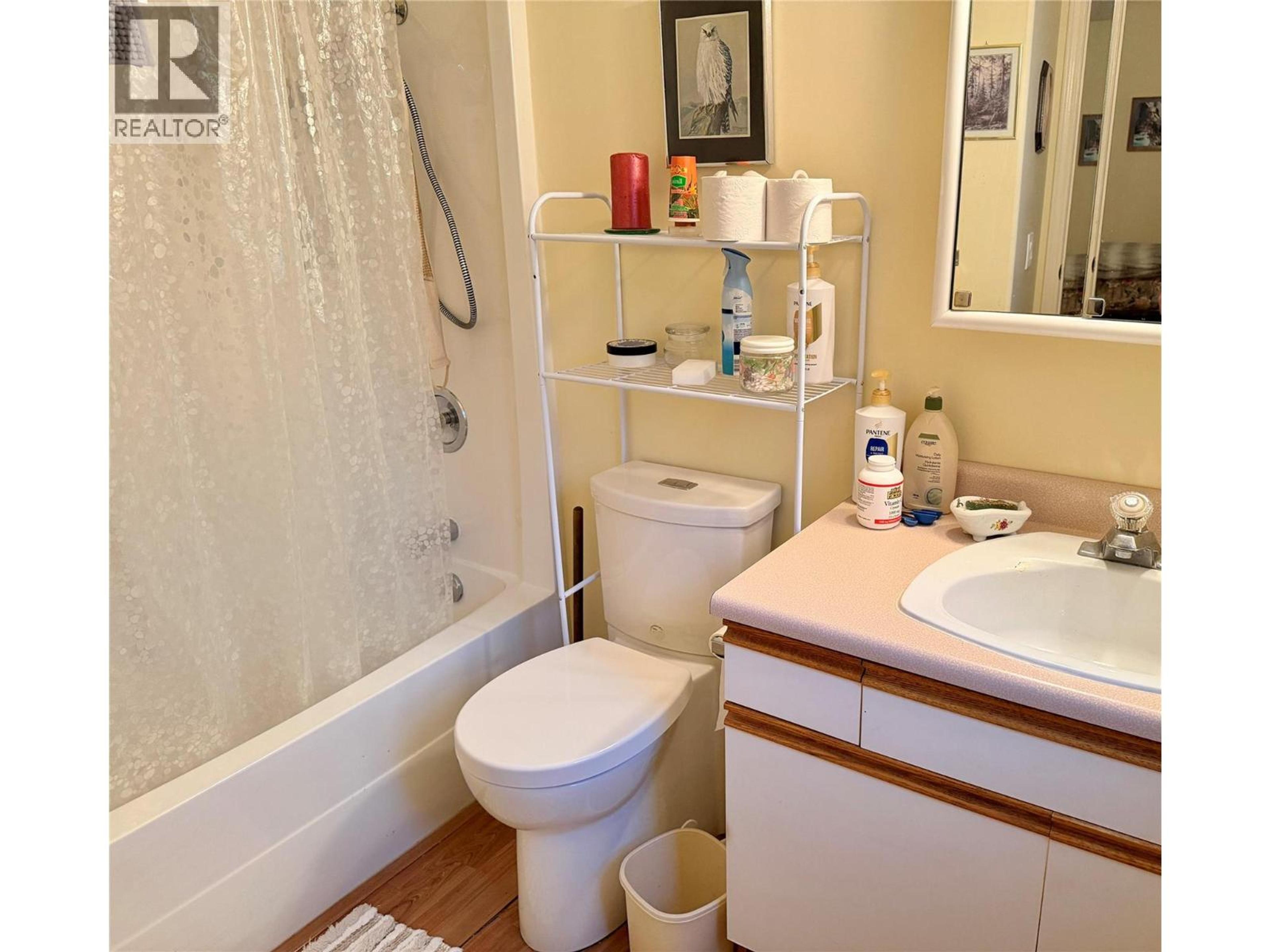 #22 221 TEMPLE STREET - 18