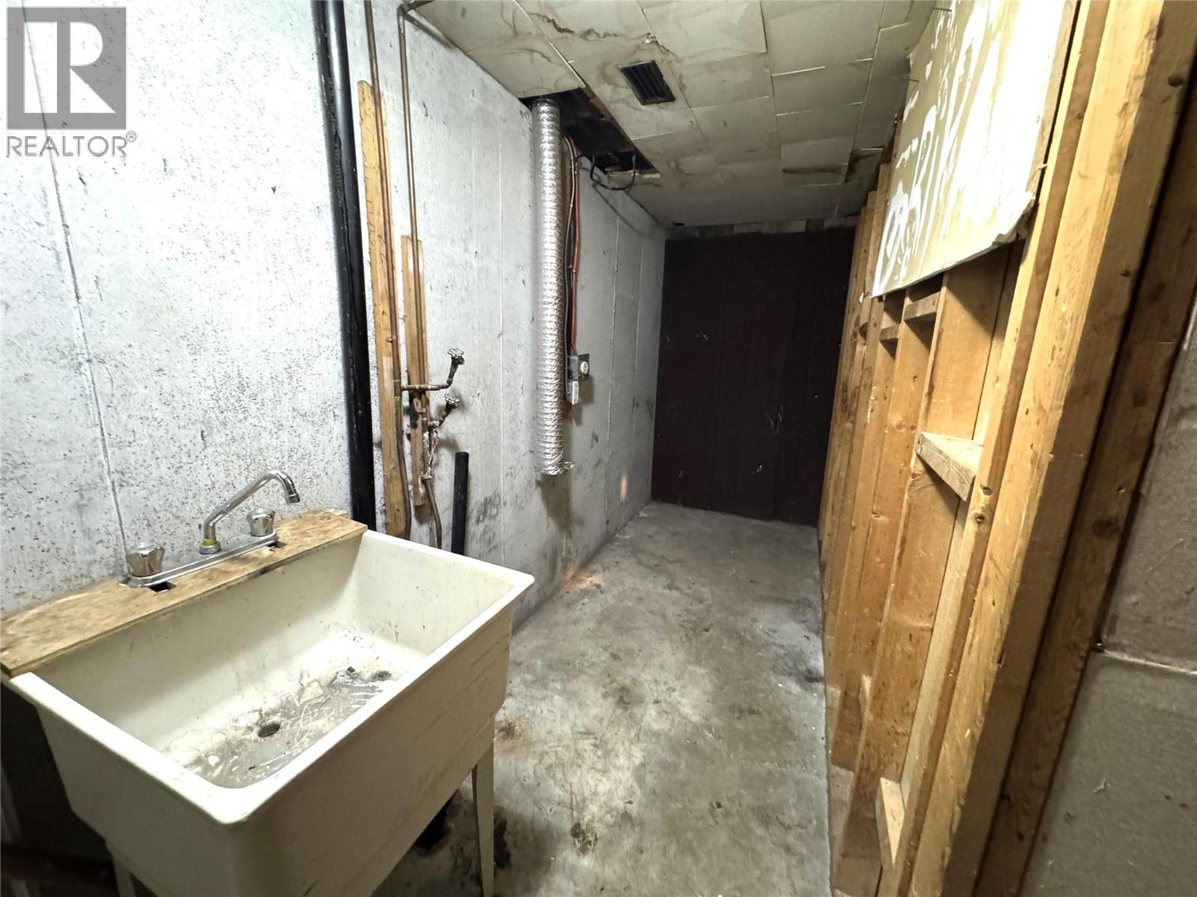 1666 DOUGLAS STREET - Image 11