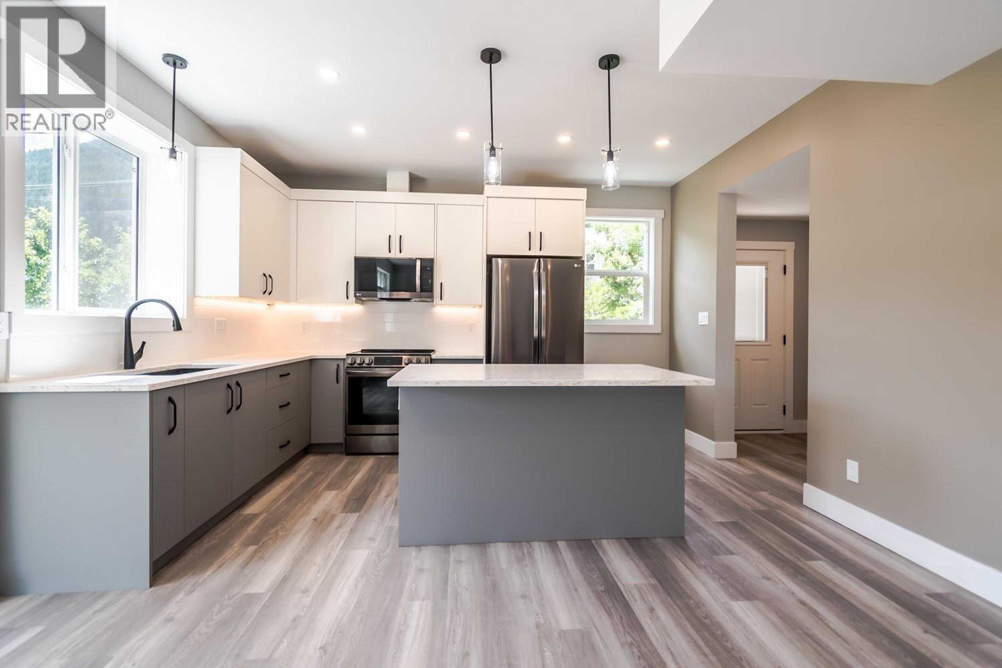 180 HOLLYWOOD CRESCENT - Main Image