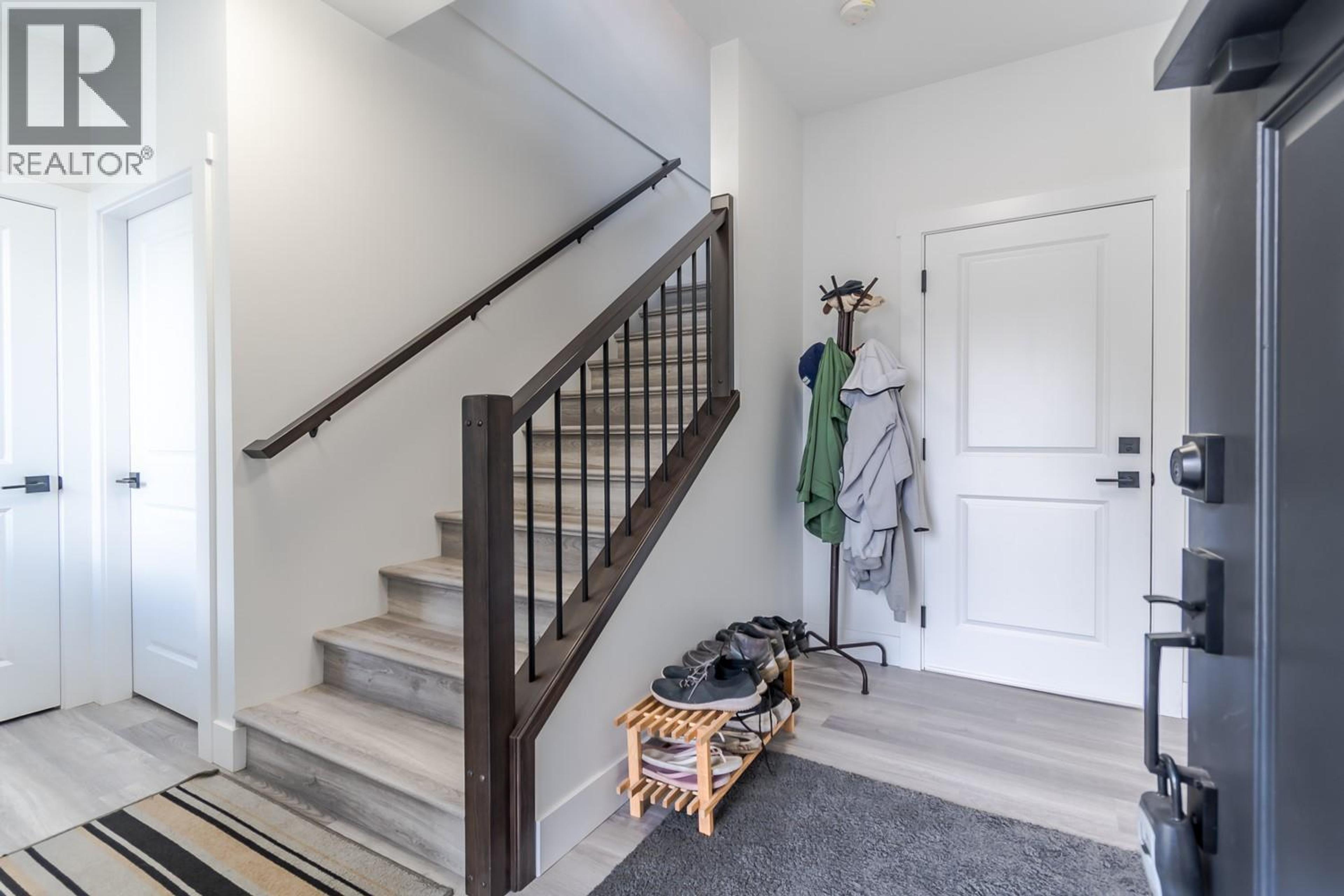 180 HOLLYWOOD CRESCENT - 12