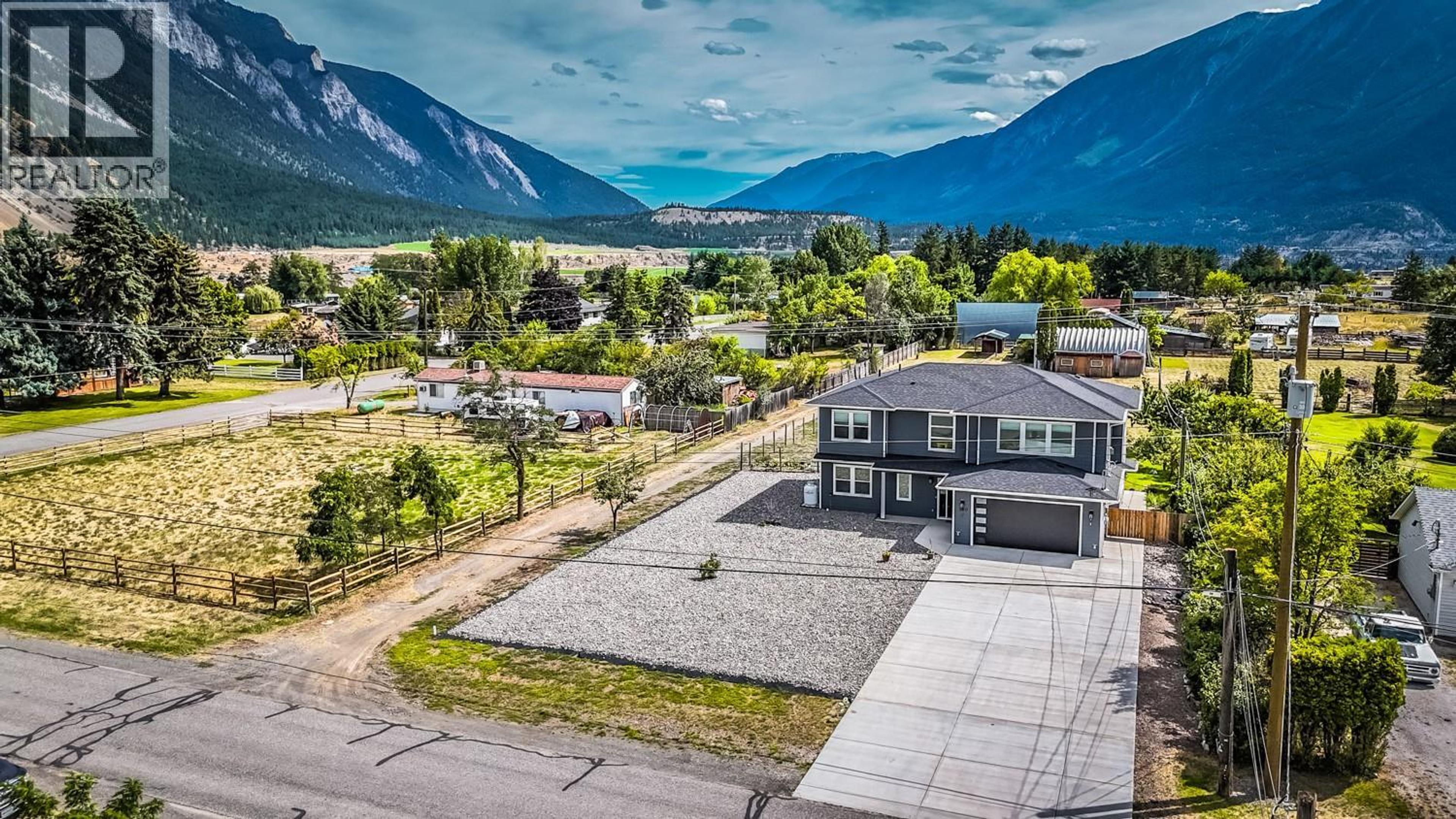 180 HOLLYWOOD CRESCENT - 32