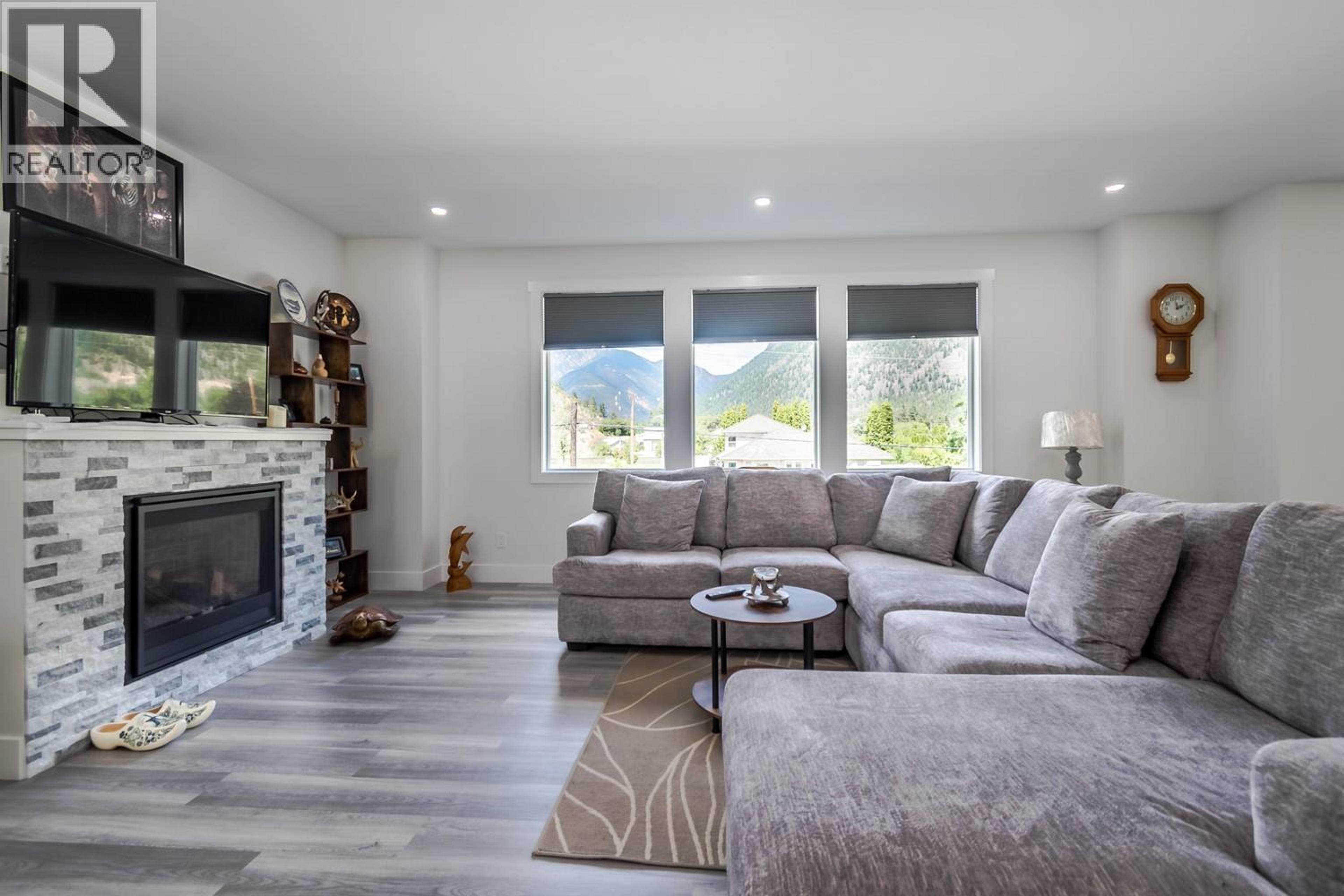 180 HOLLYWOOD CRESCENT - 4