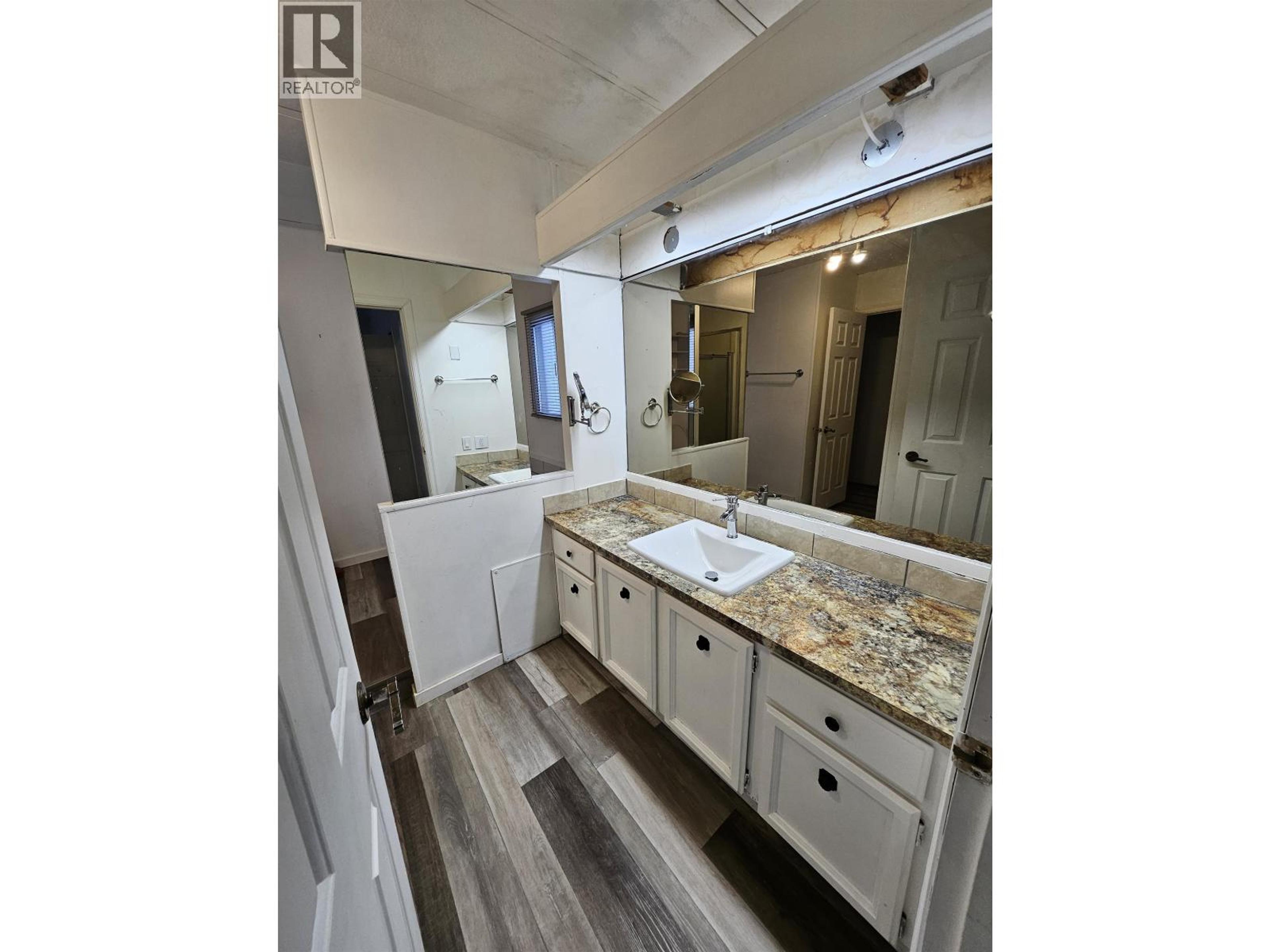 #44 654 NORTH FRASER DRIVE - 27