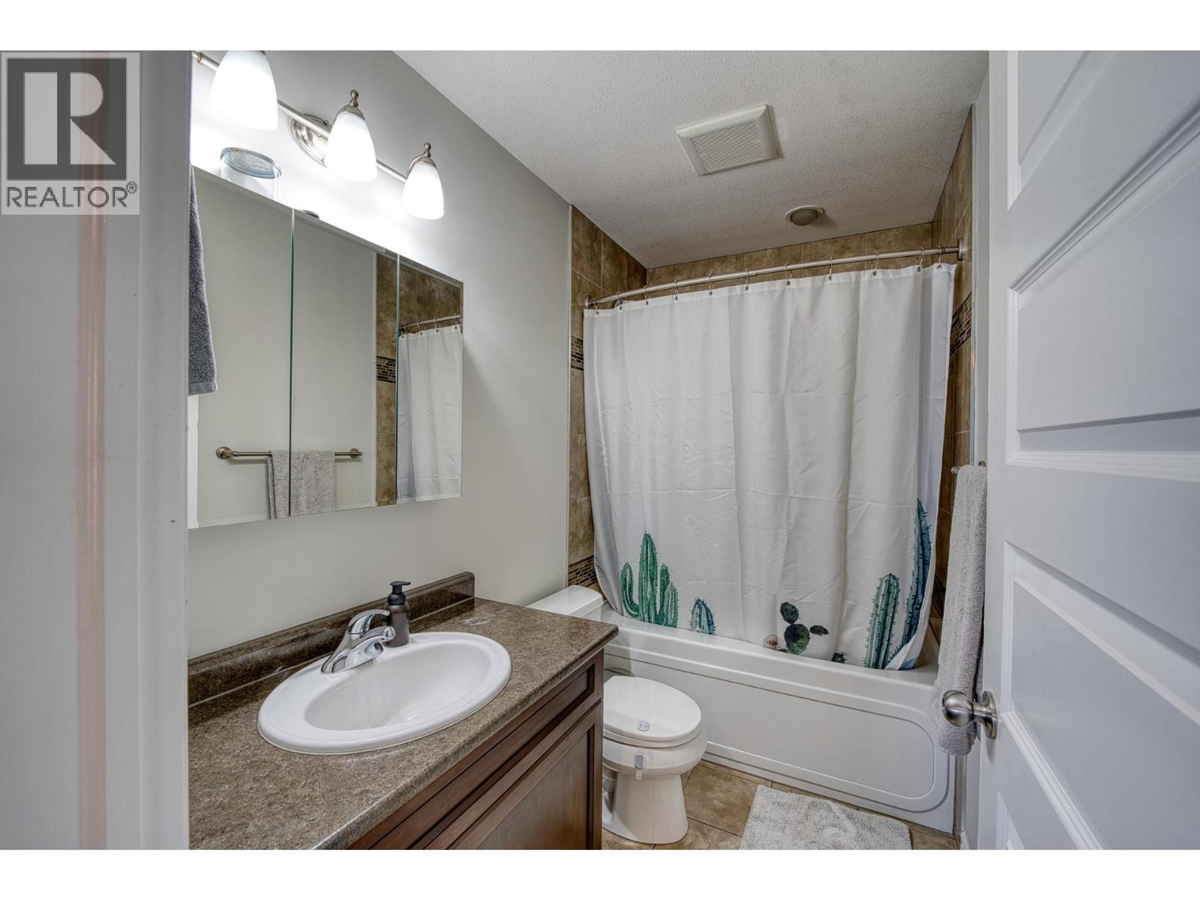 8707 113A AVENUE - 12