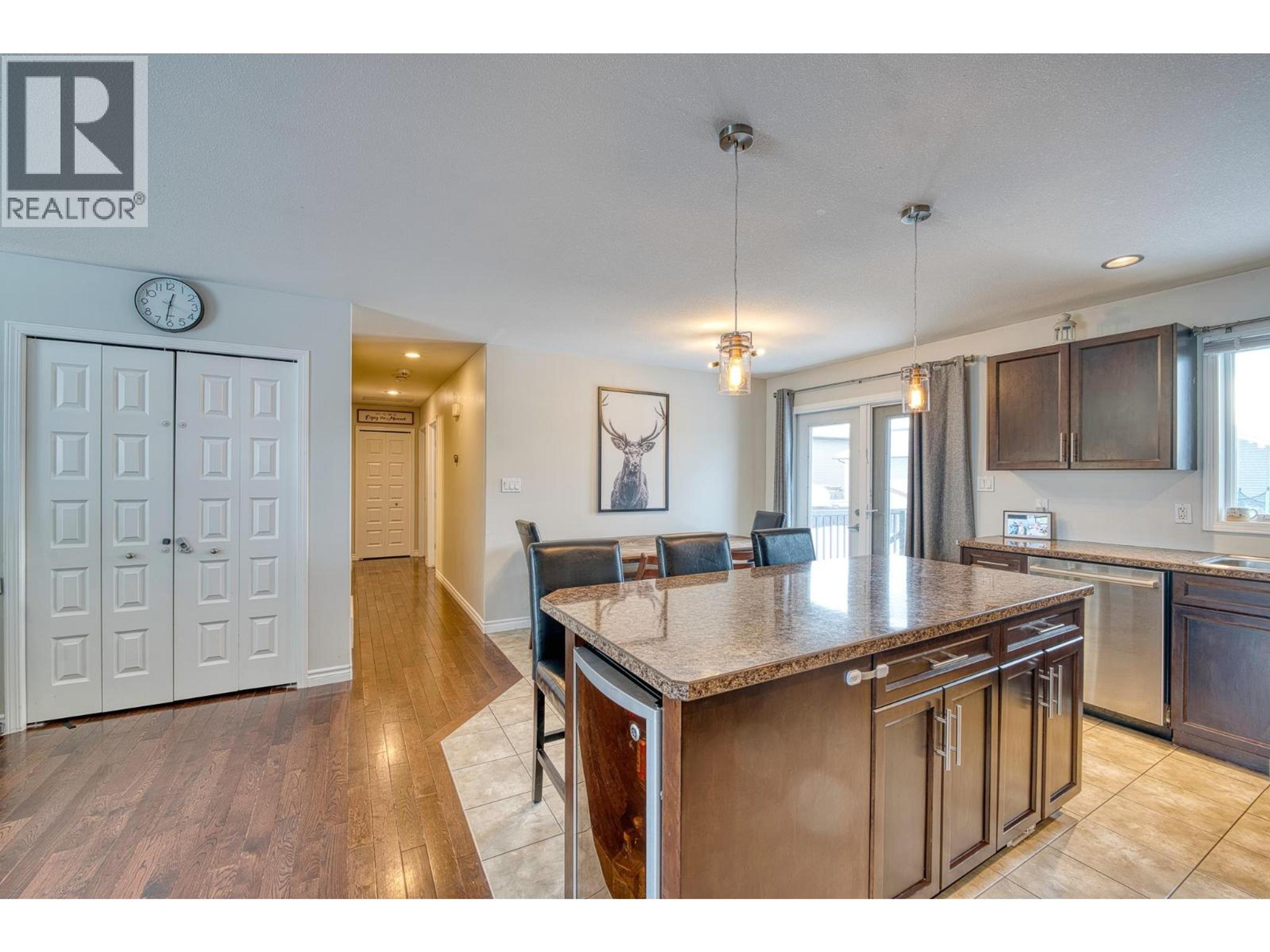 8707 113A AVENUE - 7