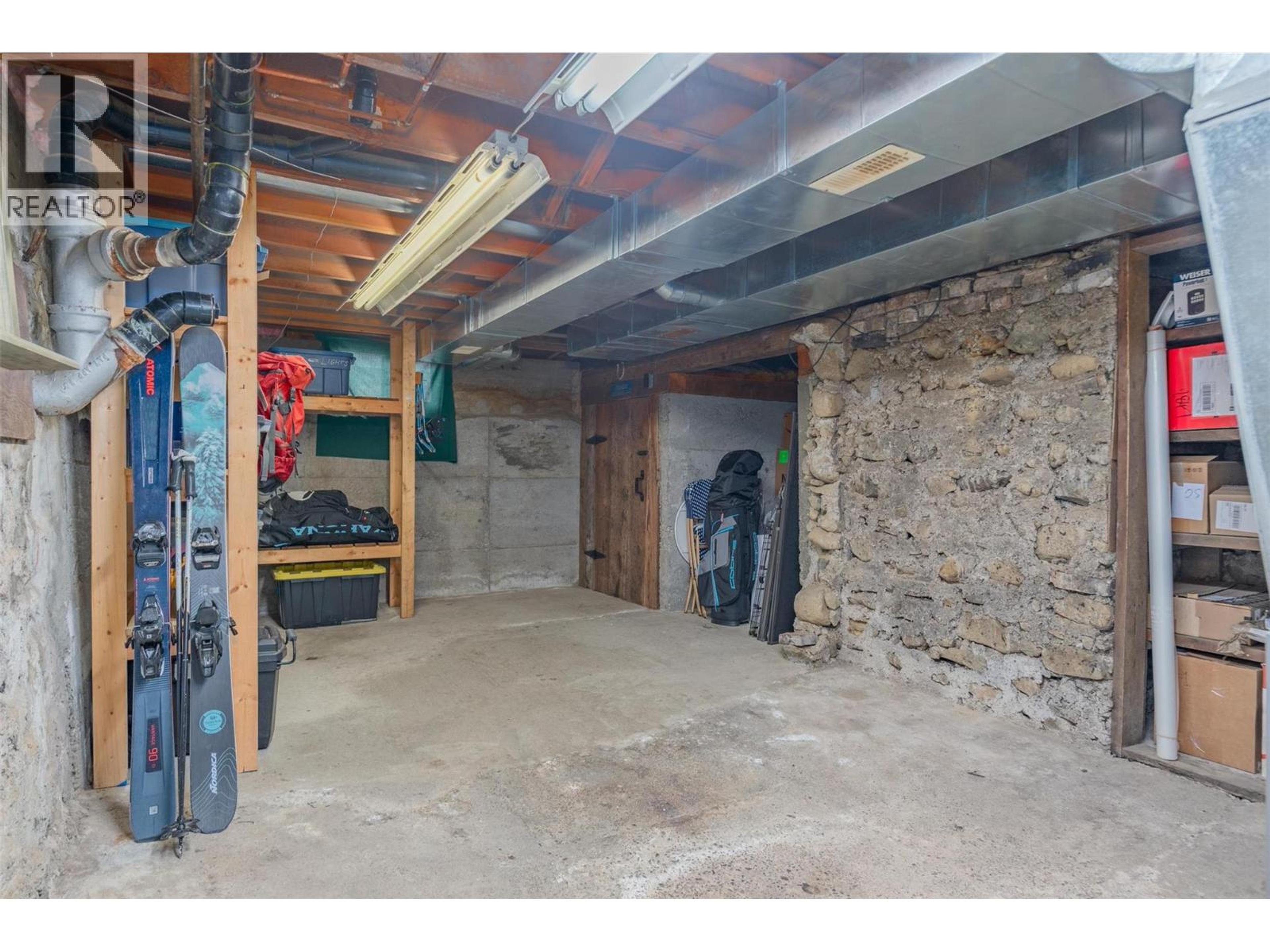 1938 SECOND AVENUE - 32