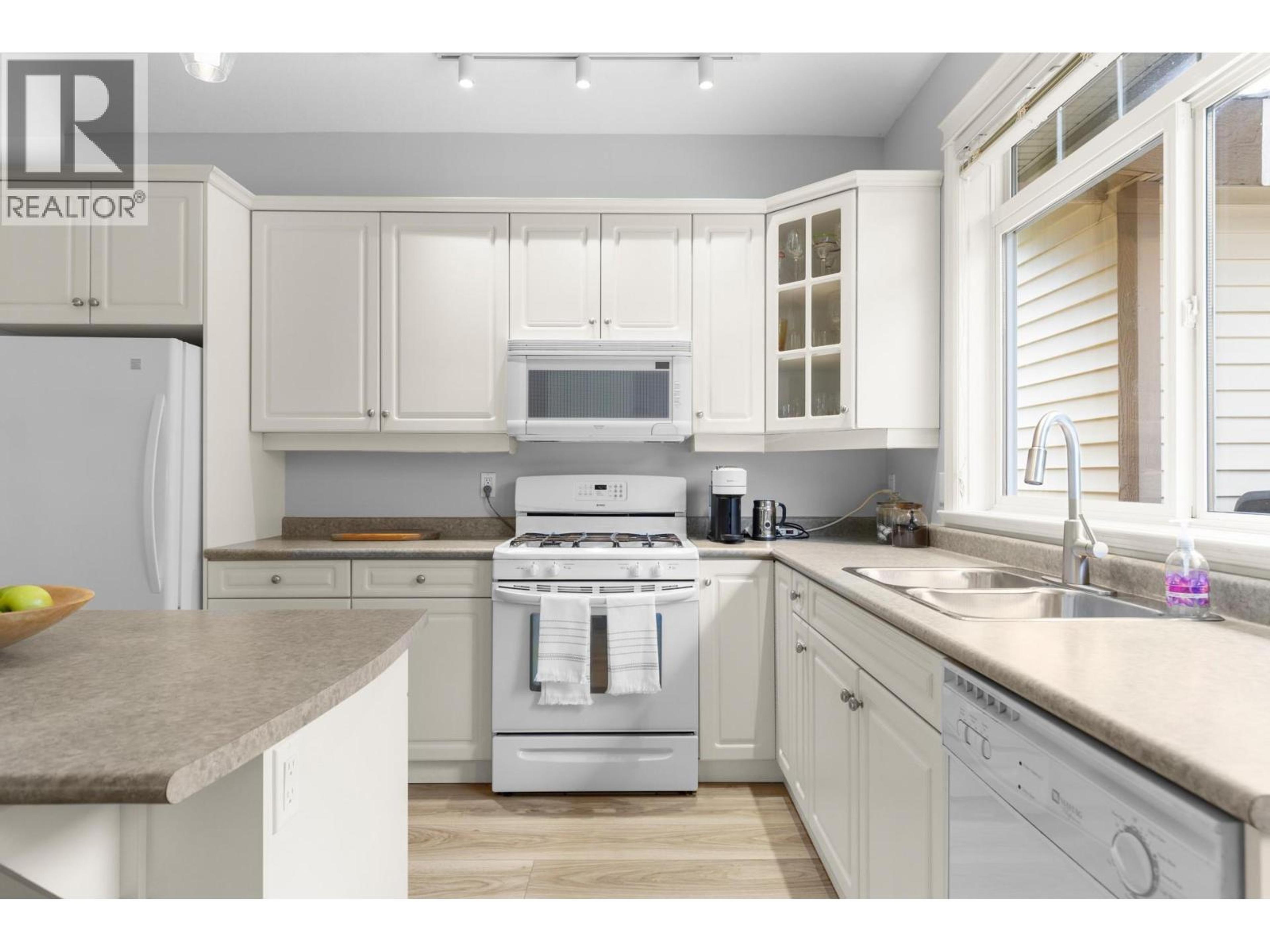 4032A LAKE AVENUE - 17