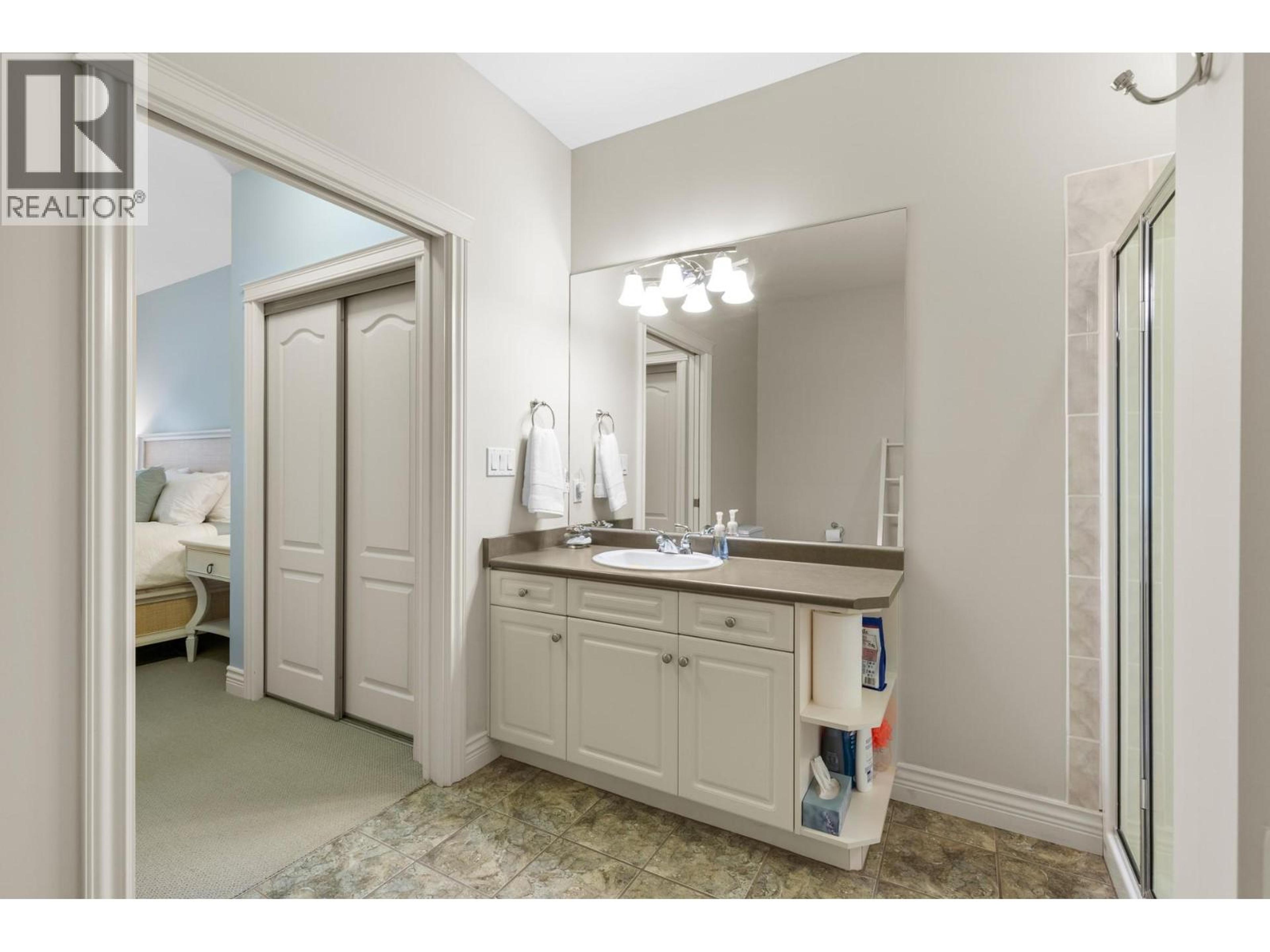 4032A LAKE AVENUE - 26