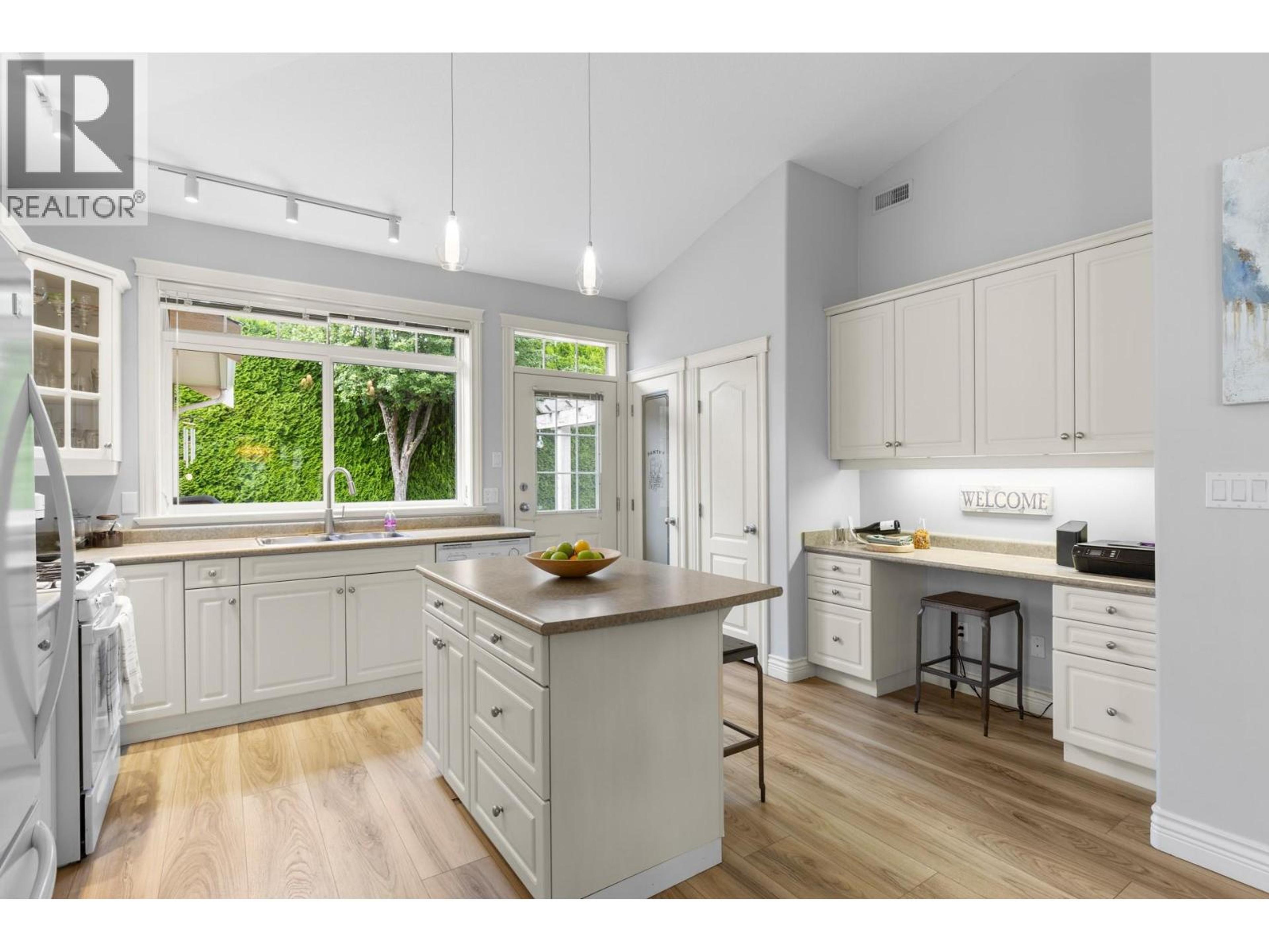 4032A LAKE AVENUE - 14