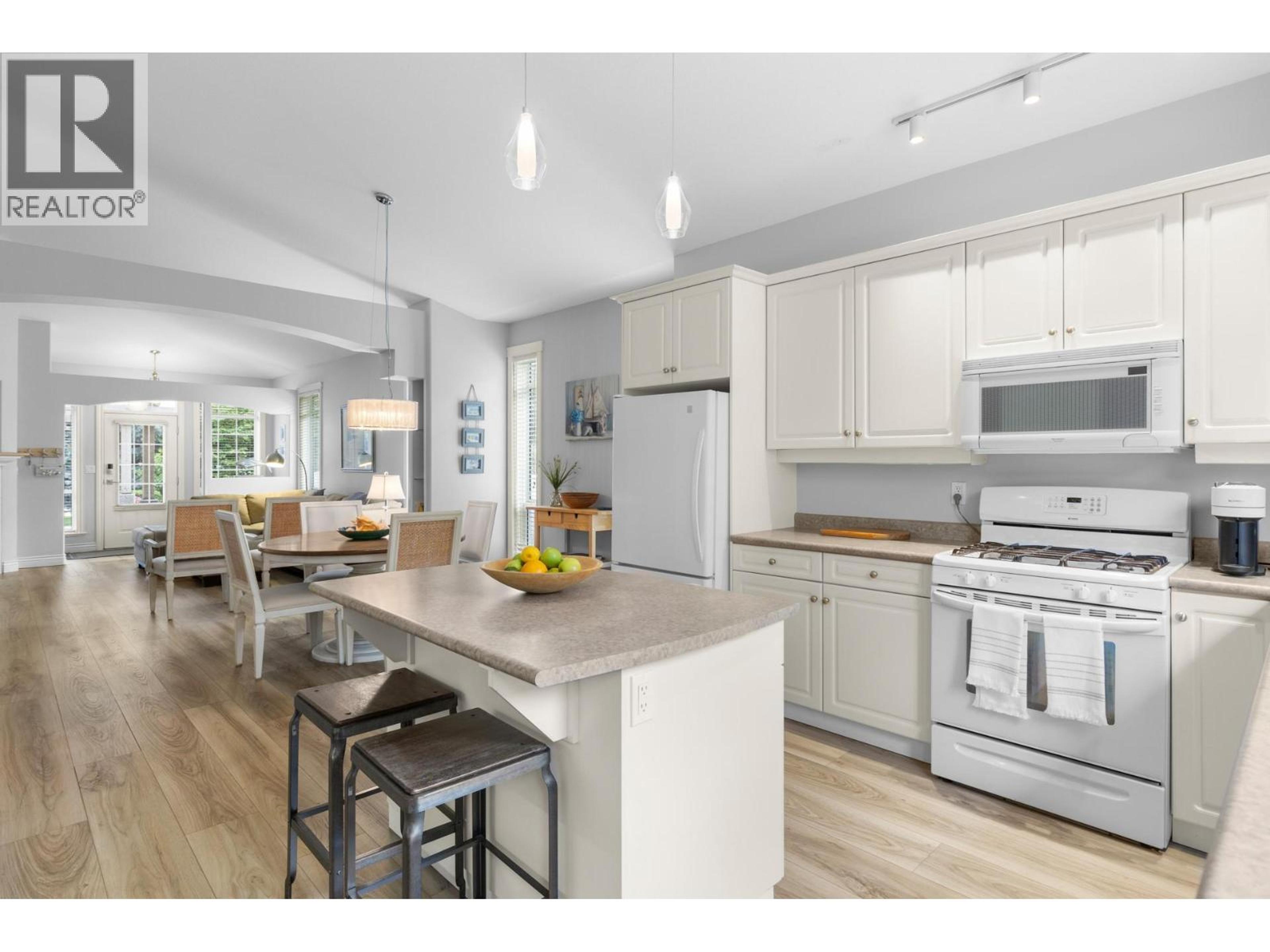 4032A LAKE AVENUE - 19