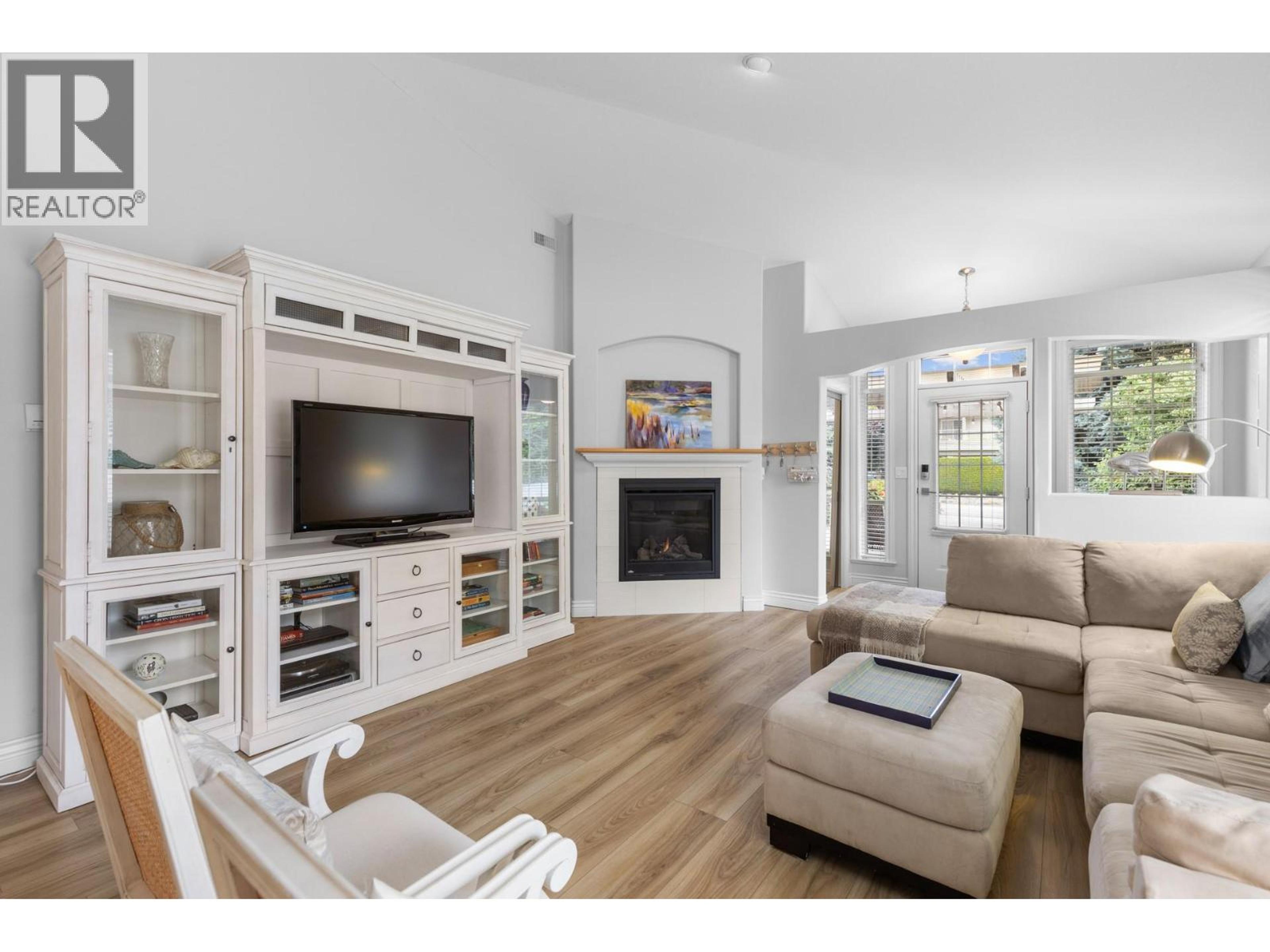 4032A LAKE AVENUE - 4