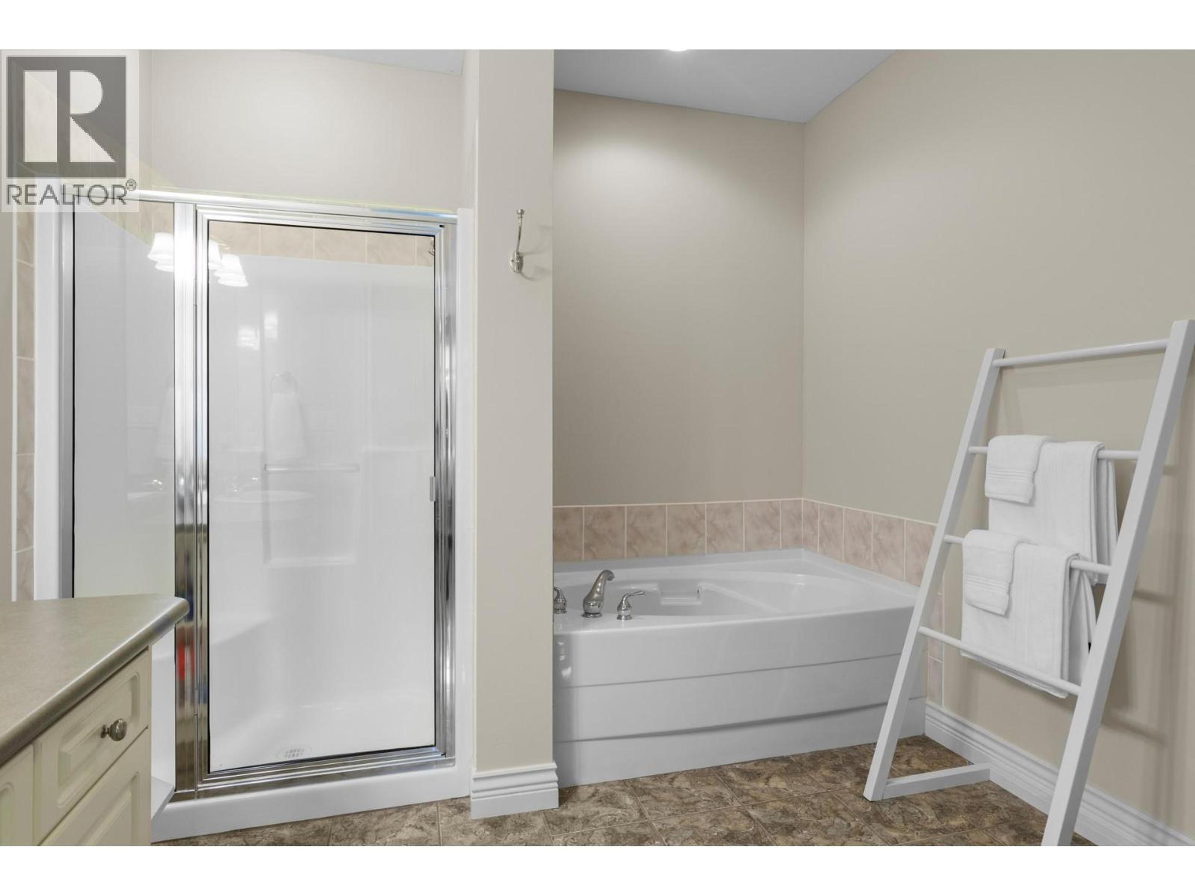 4032A LAKE AVENUE - 25