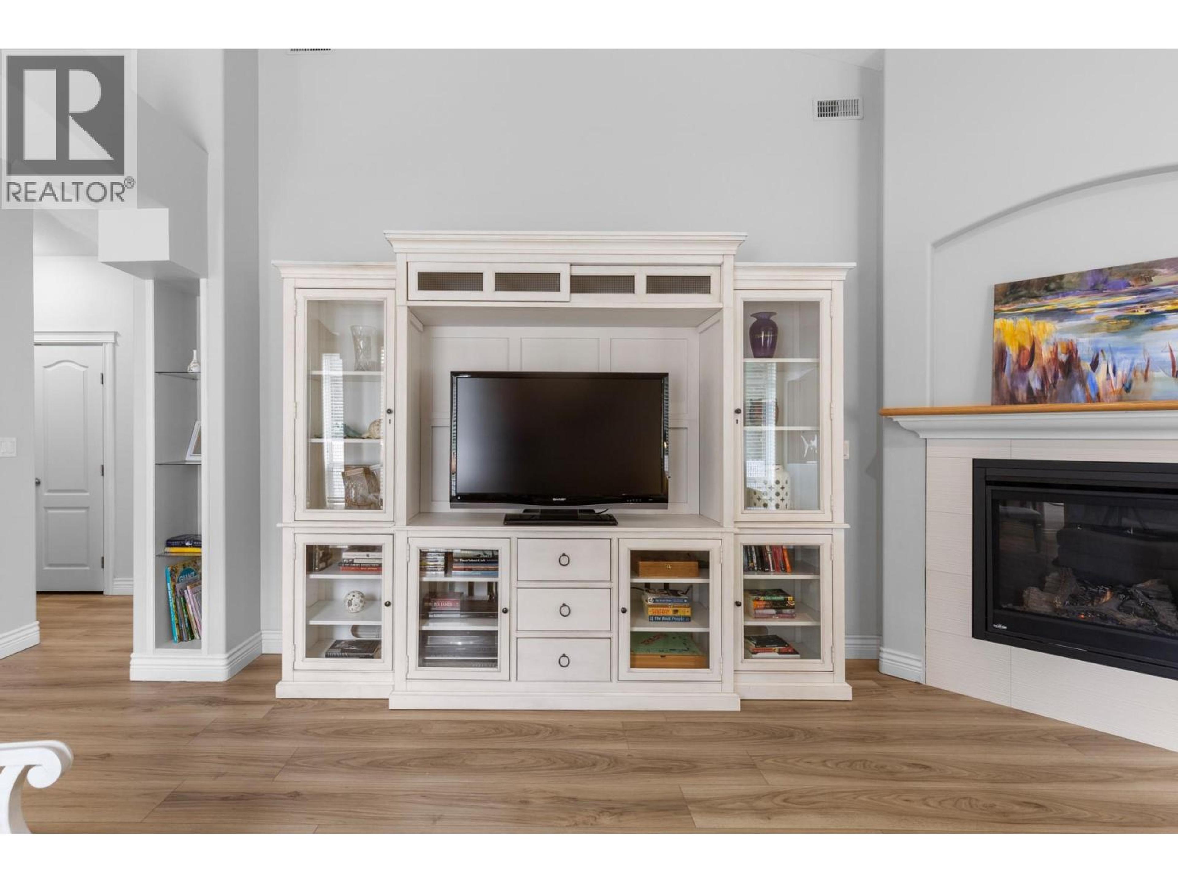 4032A LAKE AVENUE - 6