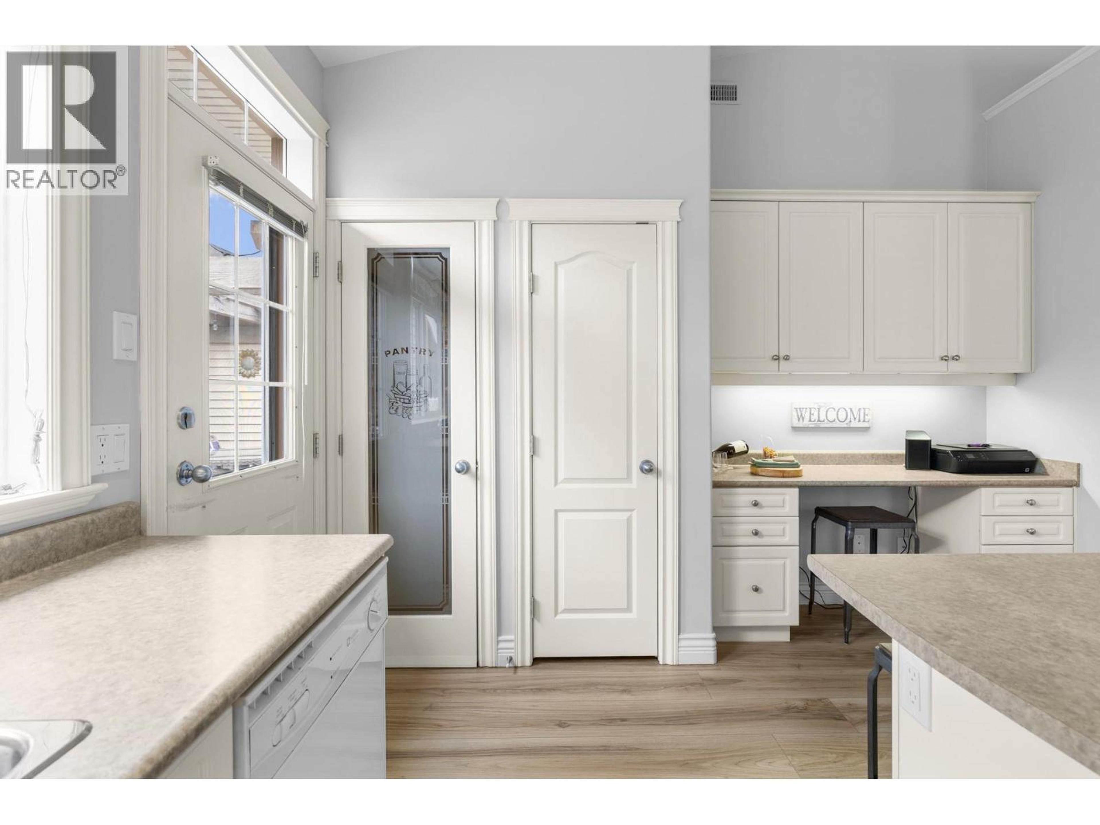 4032A LAKE AVENUE - 18