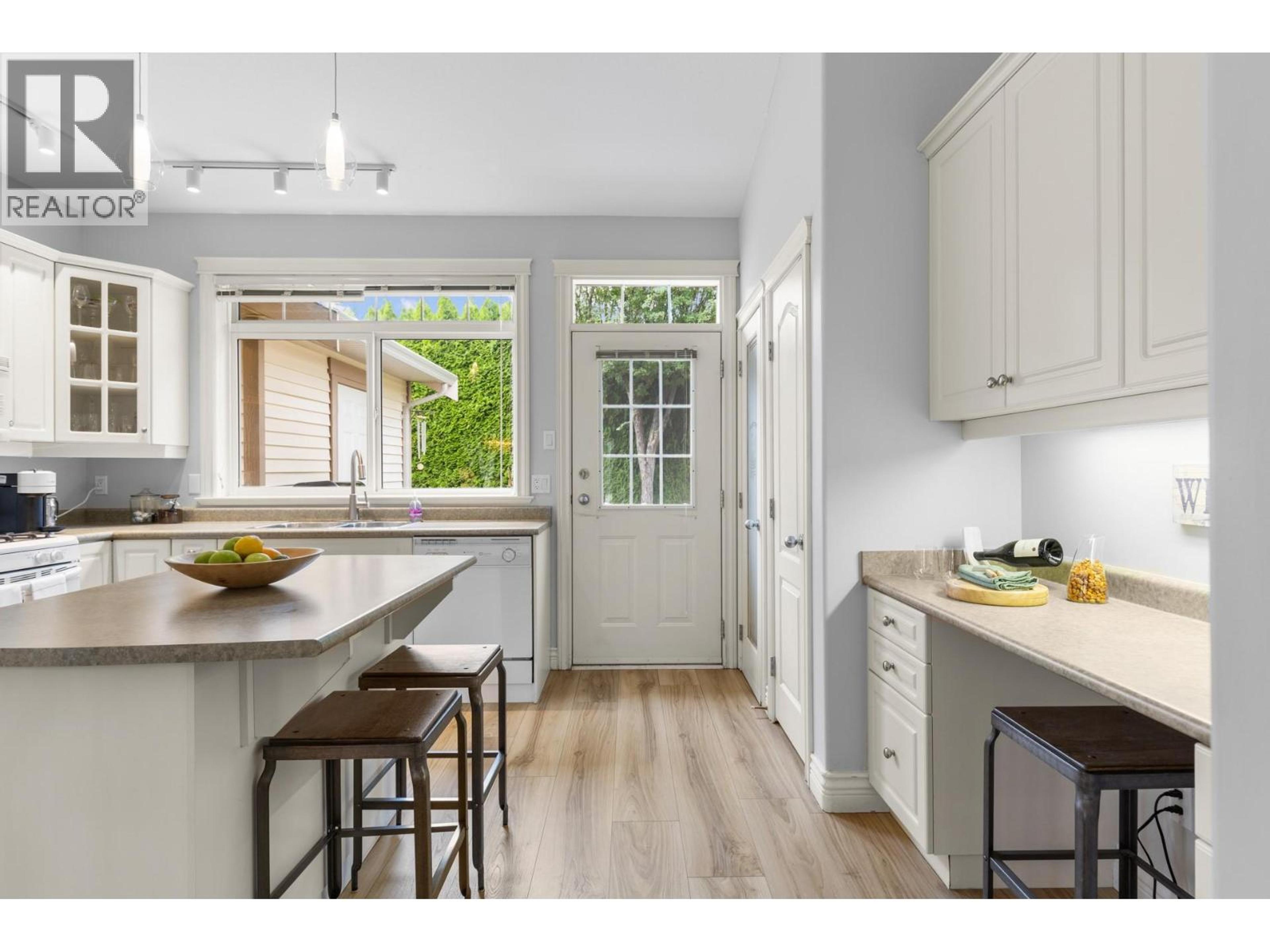 4032A LAKE AVENUE - 15