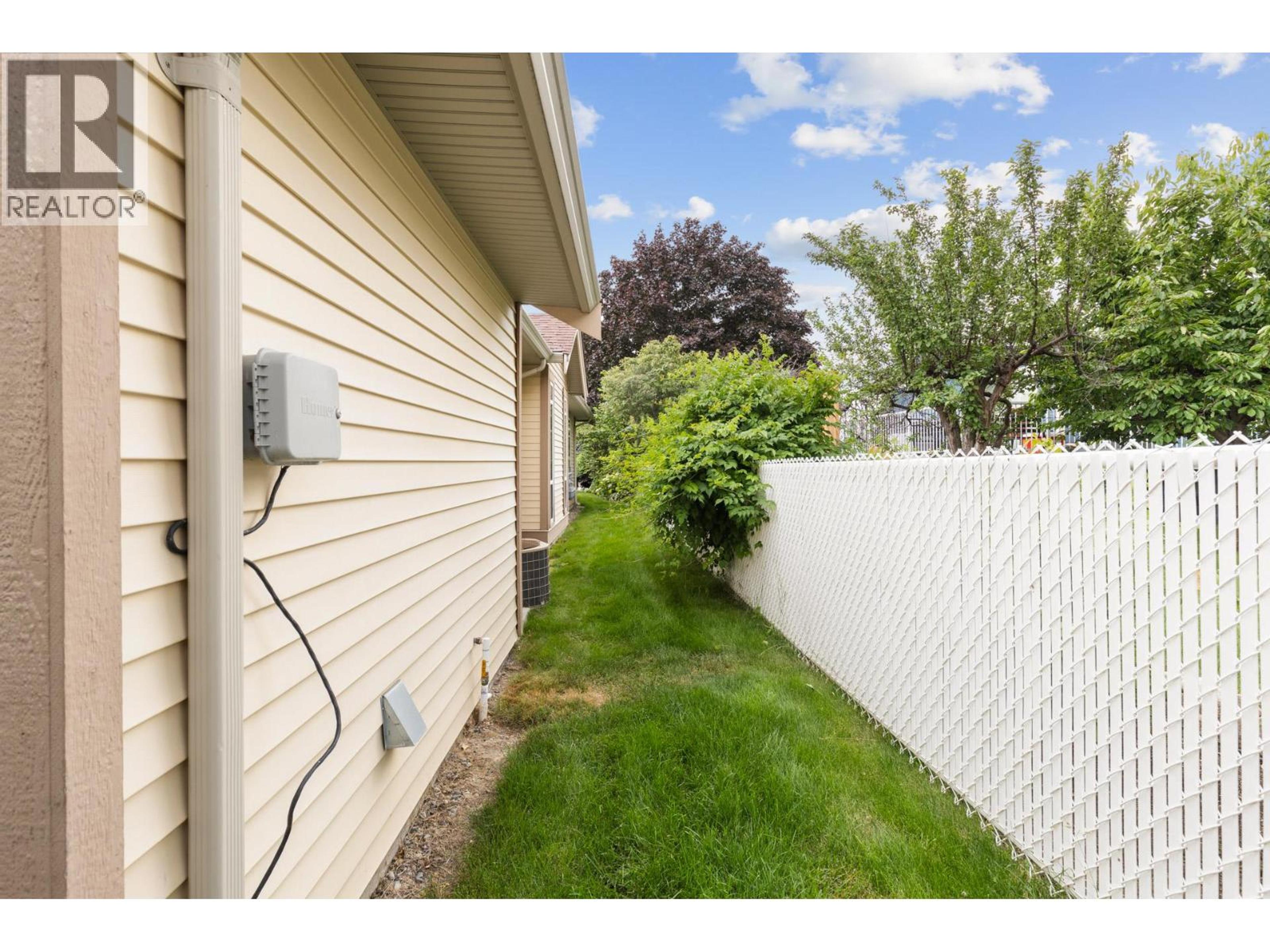 4032A LAKE AVENUE - 44