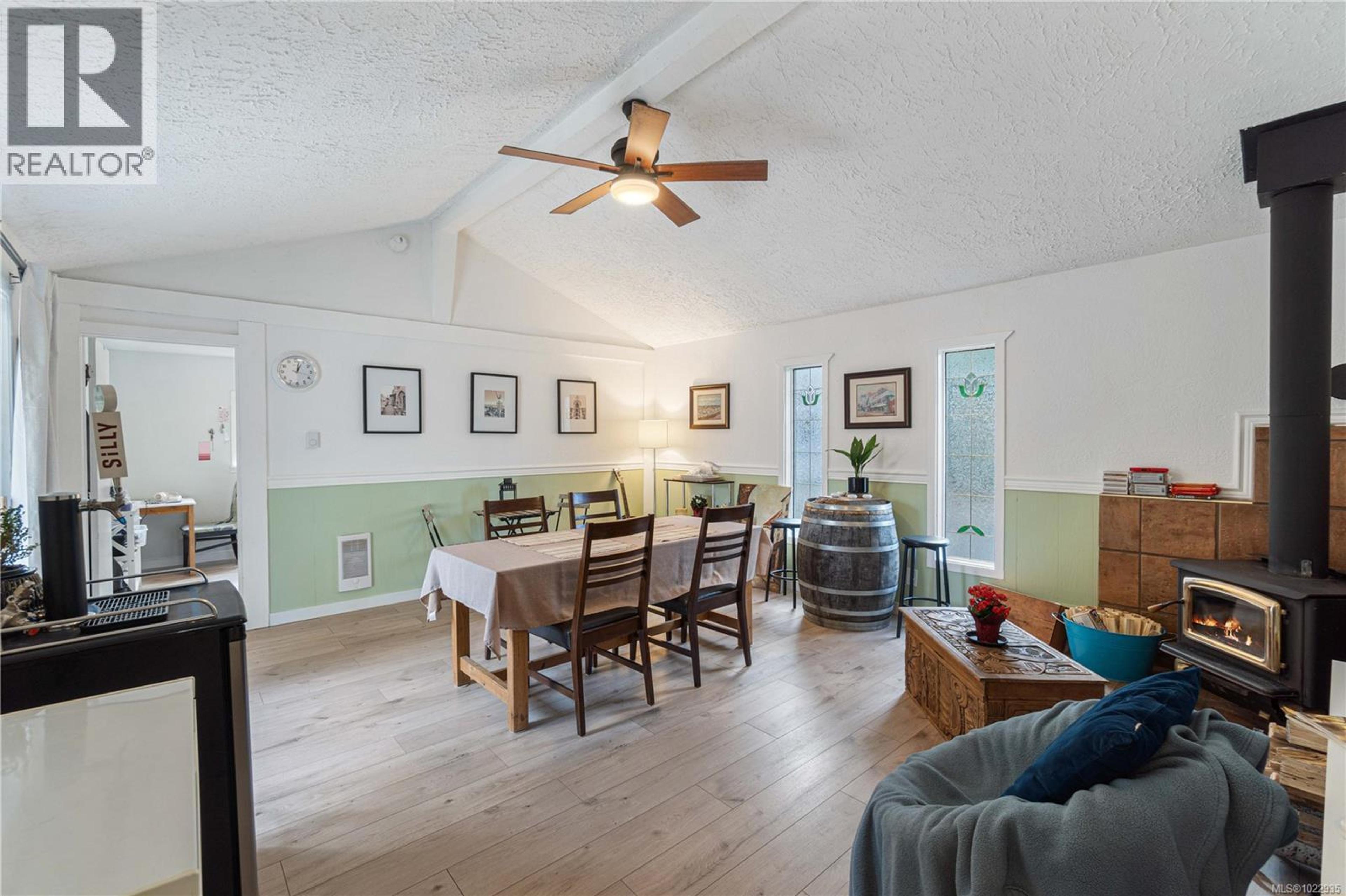 3872 ISLAND HWY W - 4