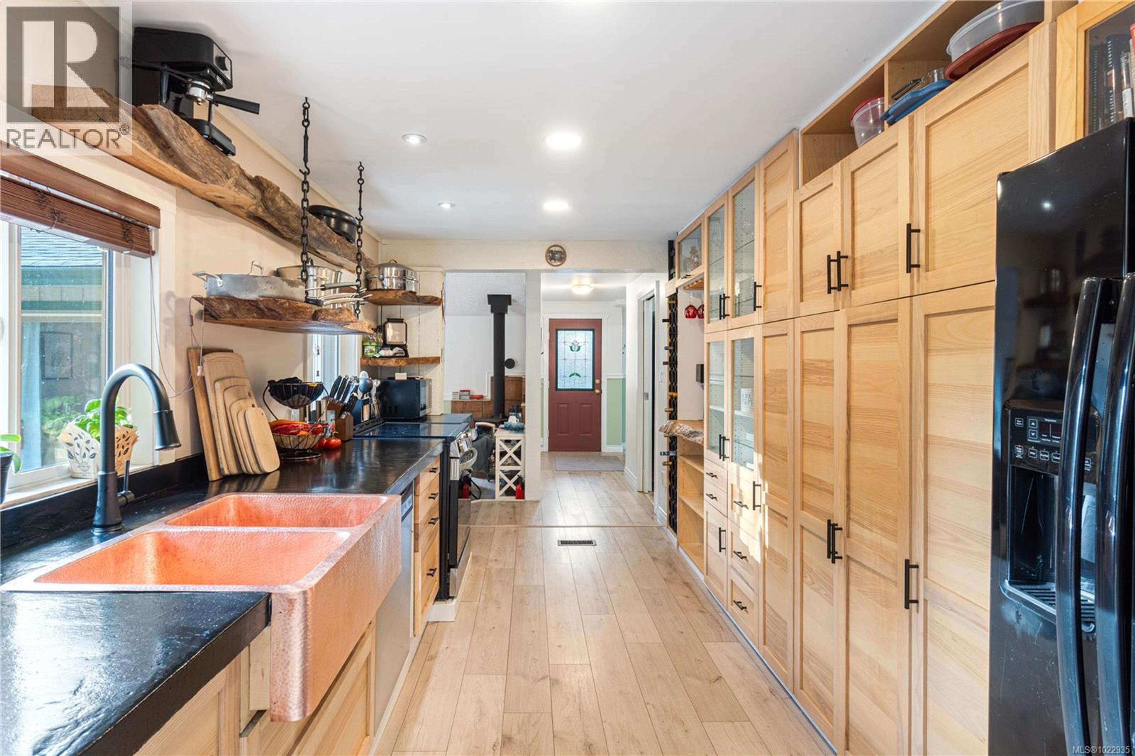 3872 ISLAND HWY W - 18