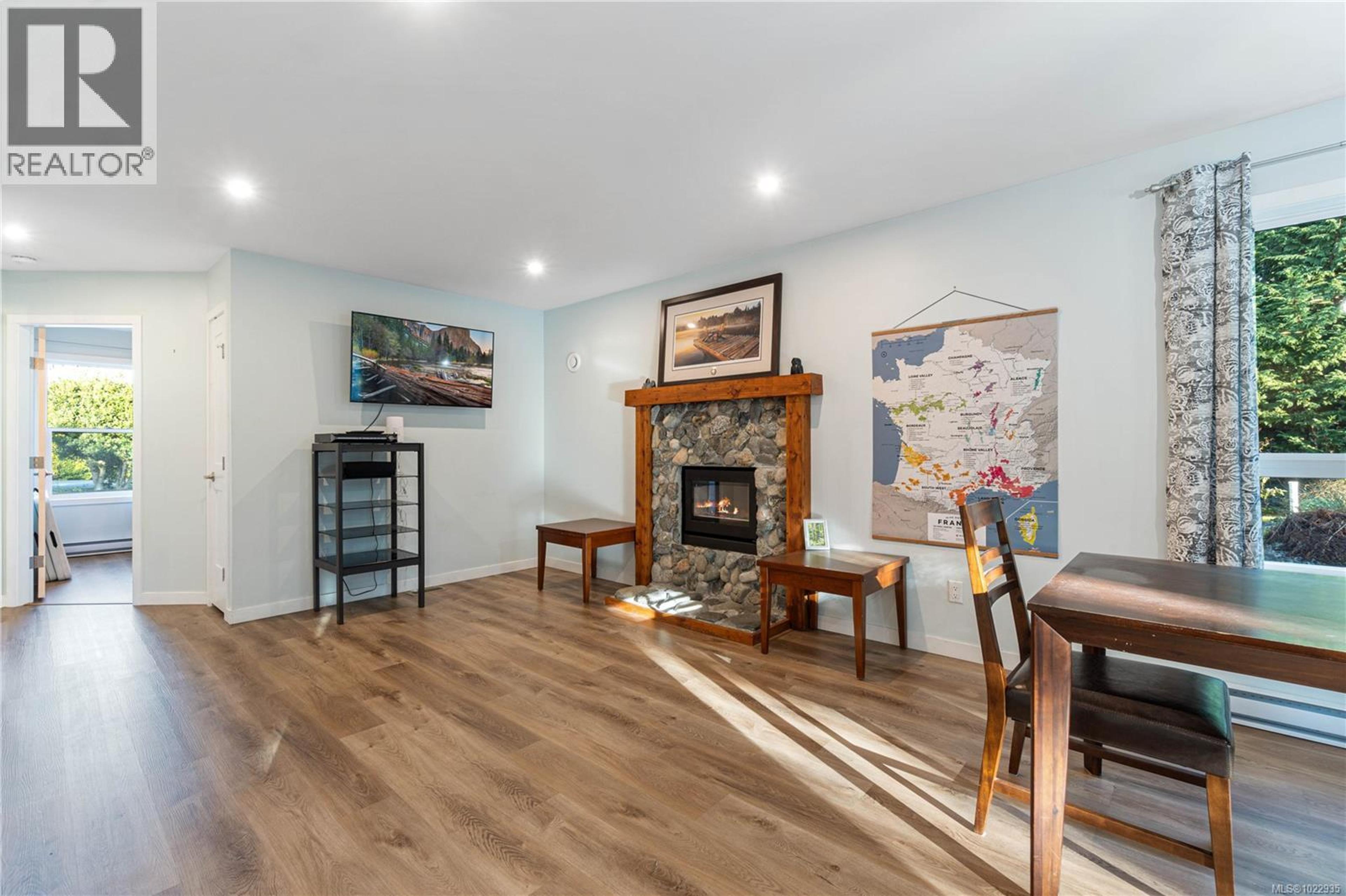 3872 ISLAND HWY W - 36