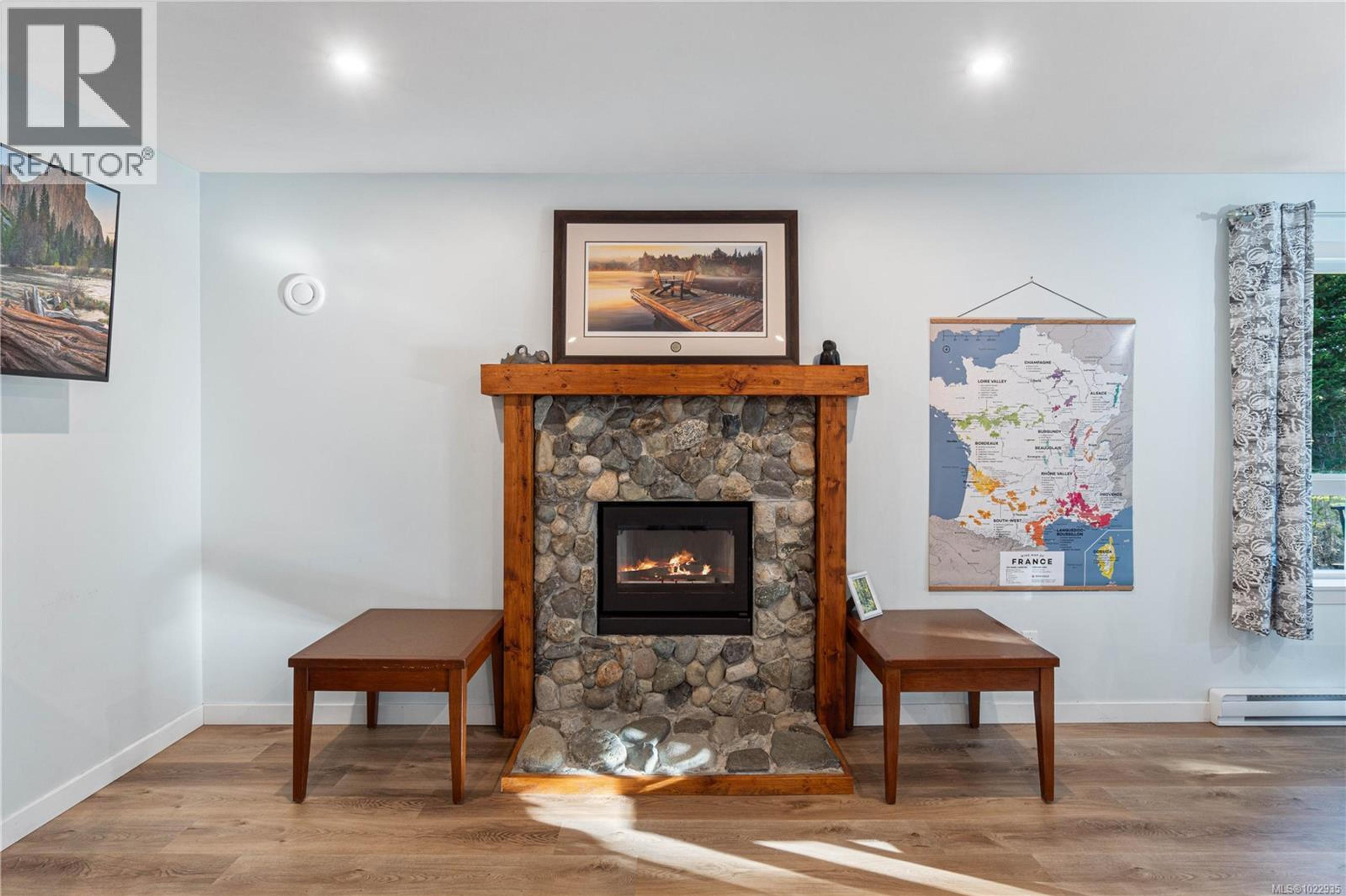 3872 ISLAND HWY W - 40