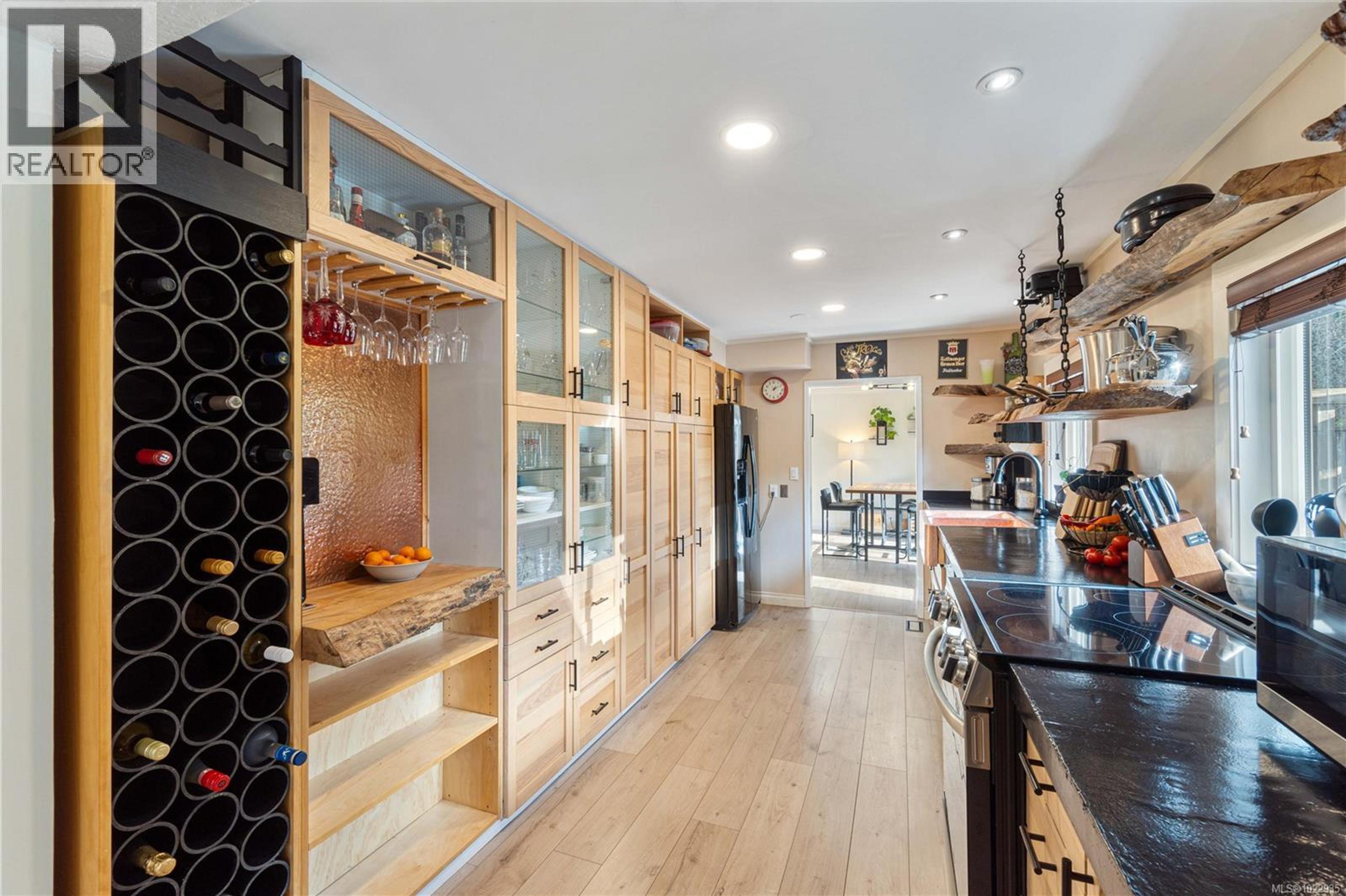 3872 ISLAND HWY W - 16