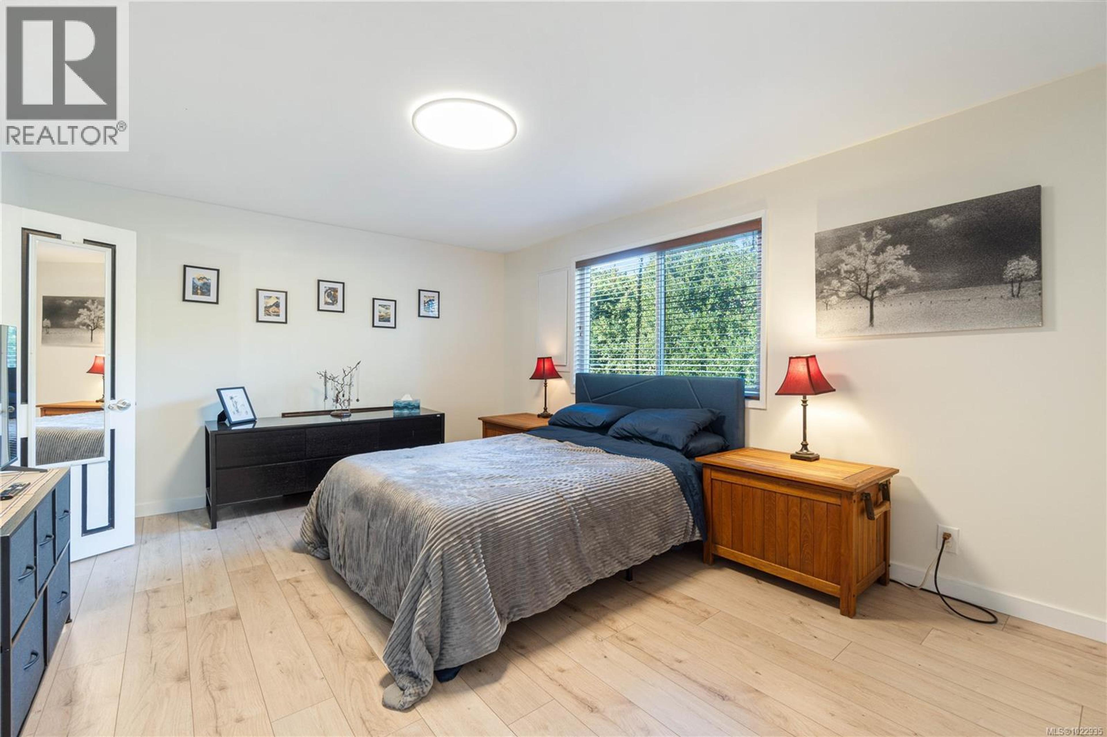 3872 ISLAND HWY W - 23