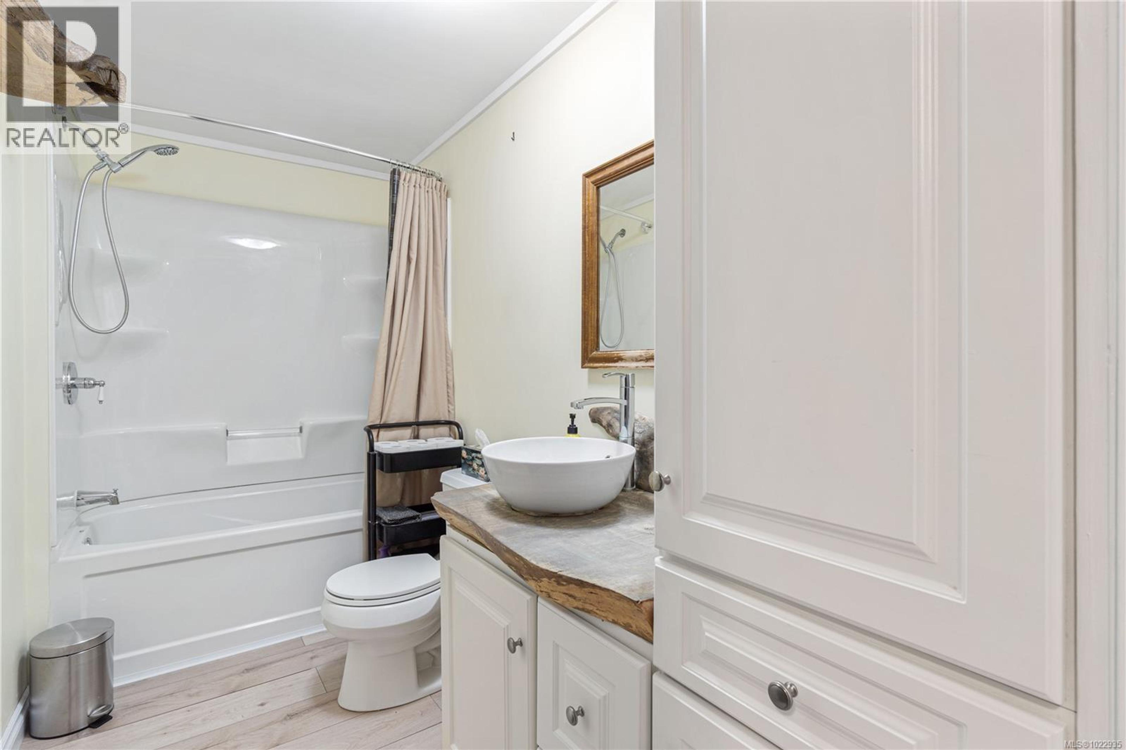 3872 ISLAND HWY W - 30