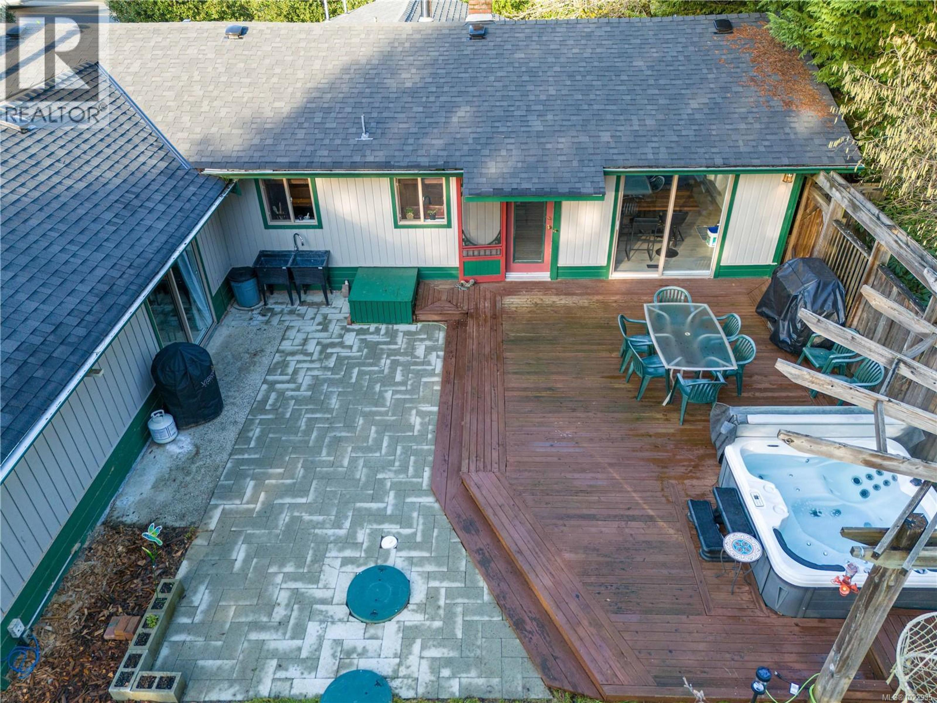 3872 ISLAND HWY W - 8