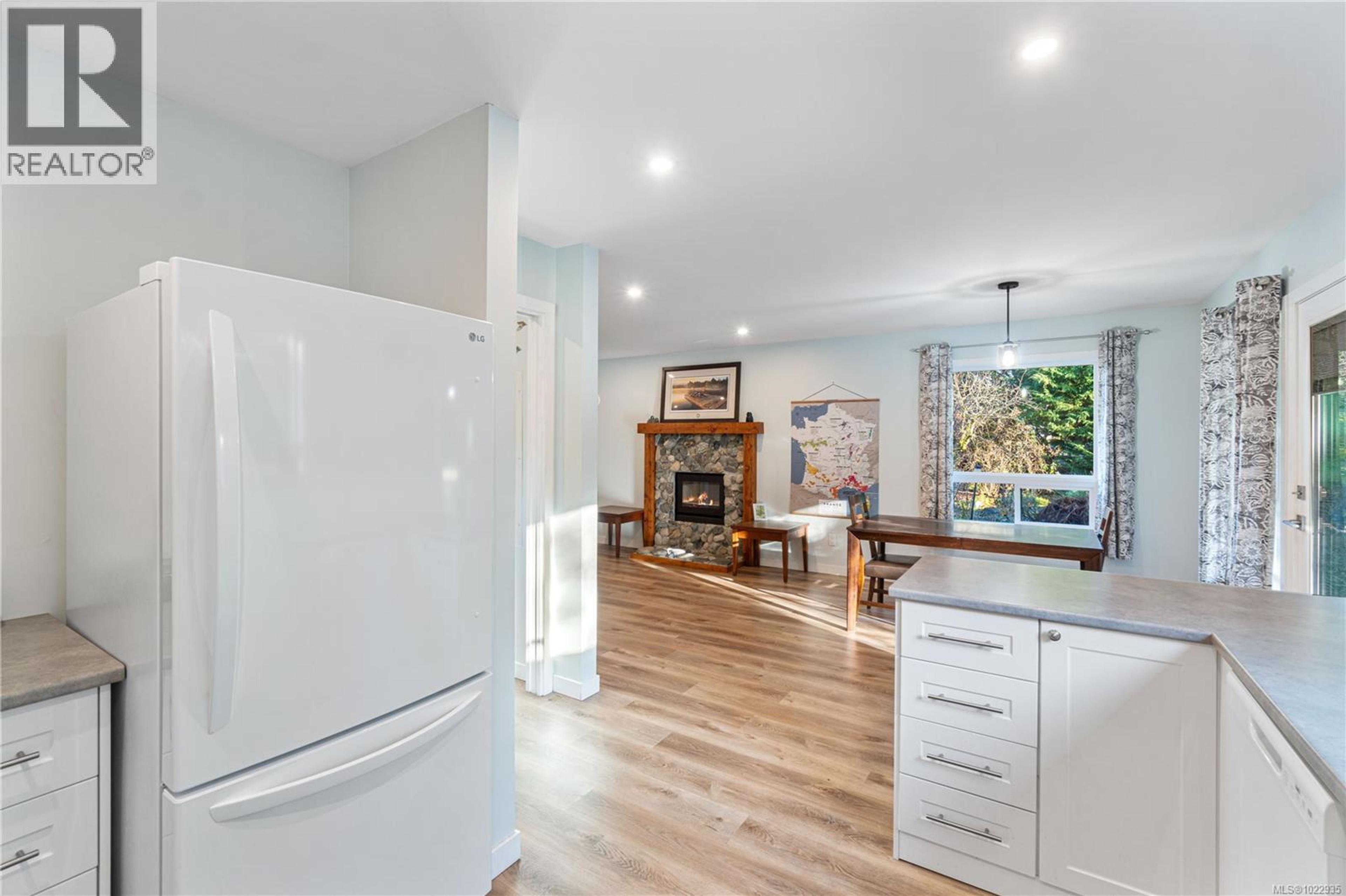 3872 ISLAND HWY W - 45