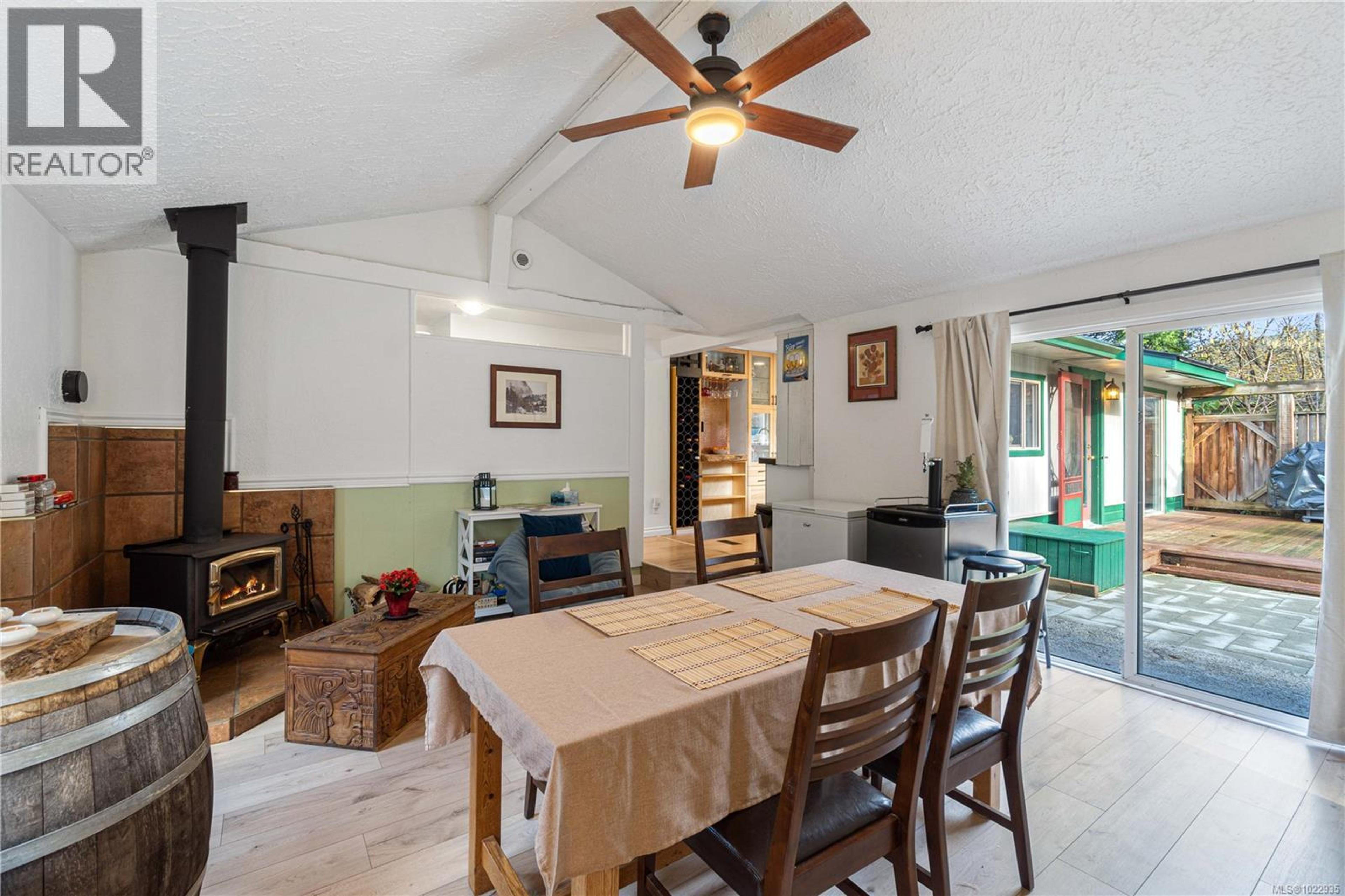 3872 ISLAND HWY W - 11