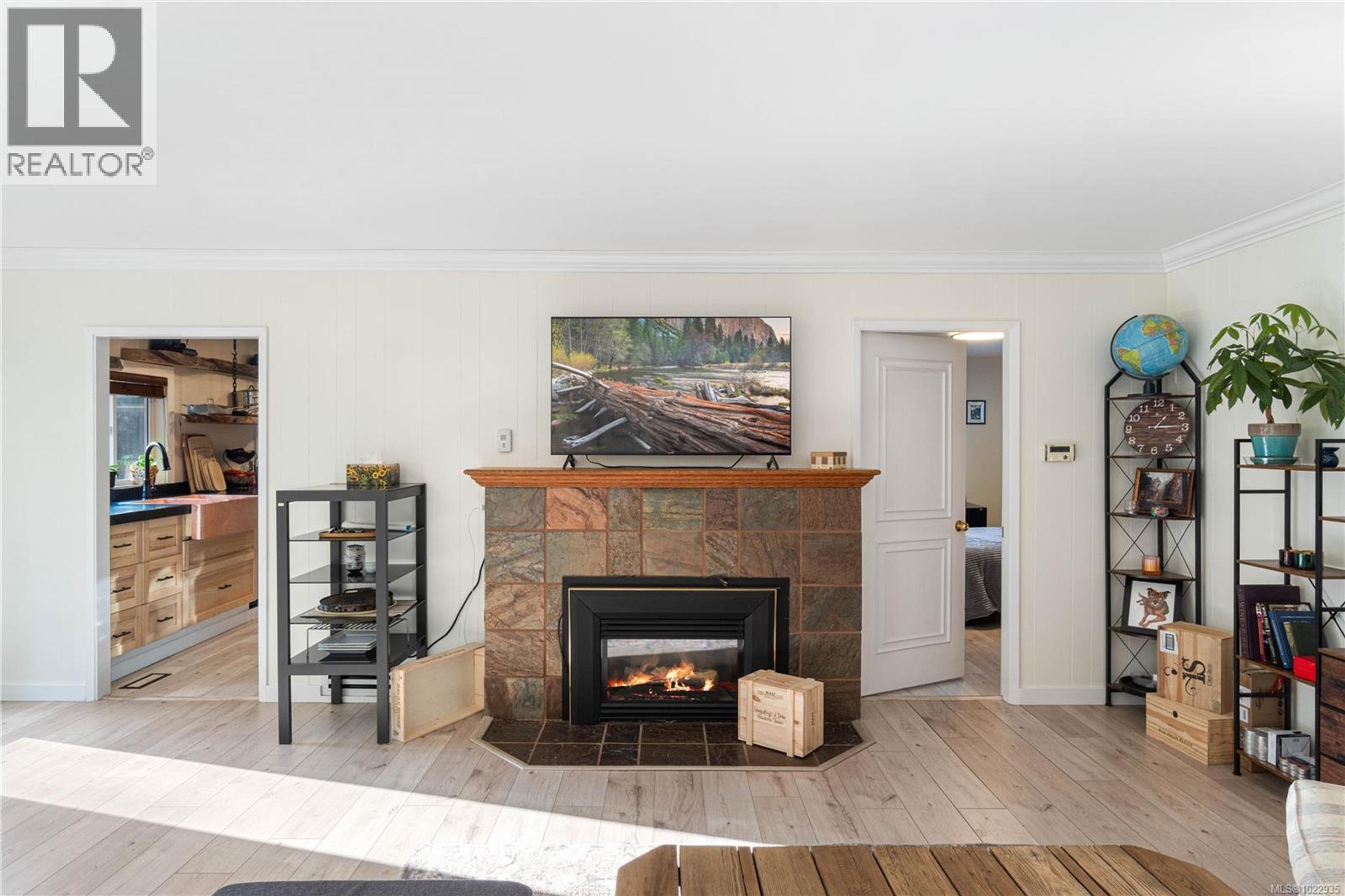 3872 ISLAND HWY W - 21