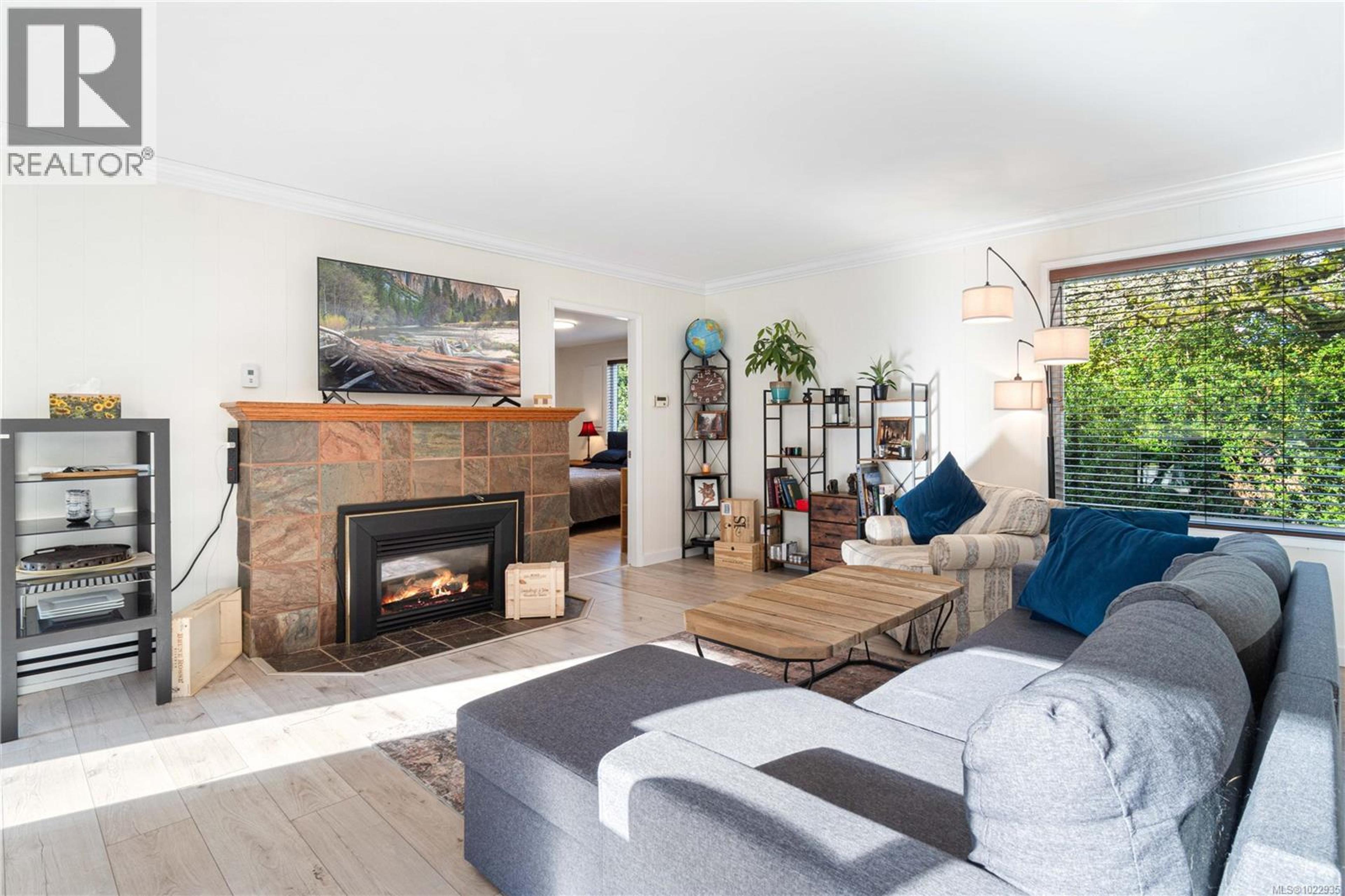 3872 ISLAND HWY W - 28