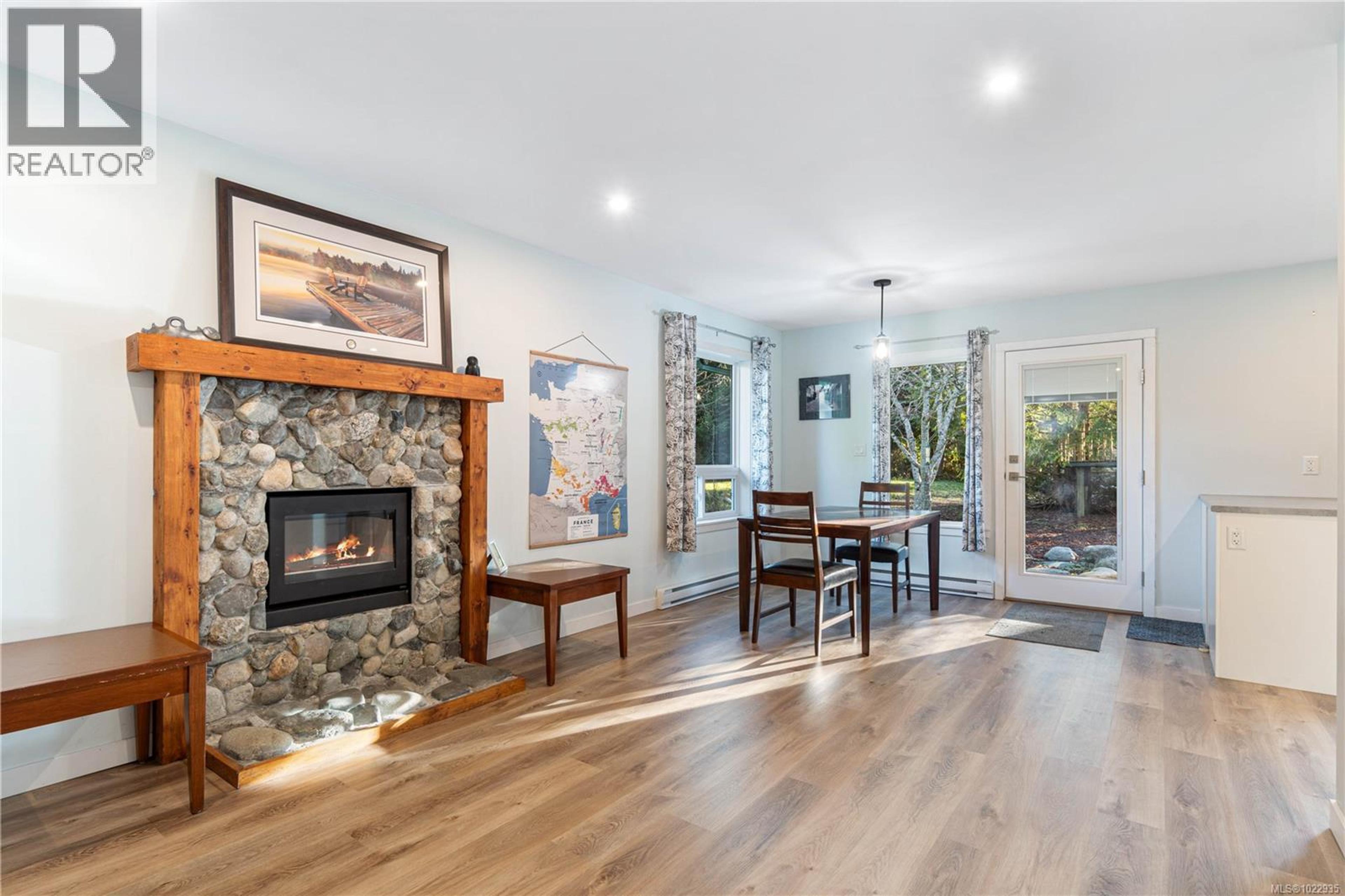 3872 ISLAND HWY W - 37