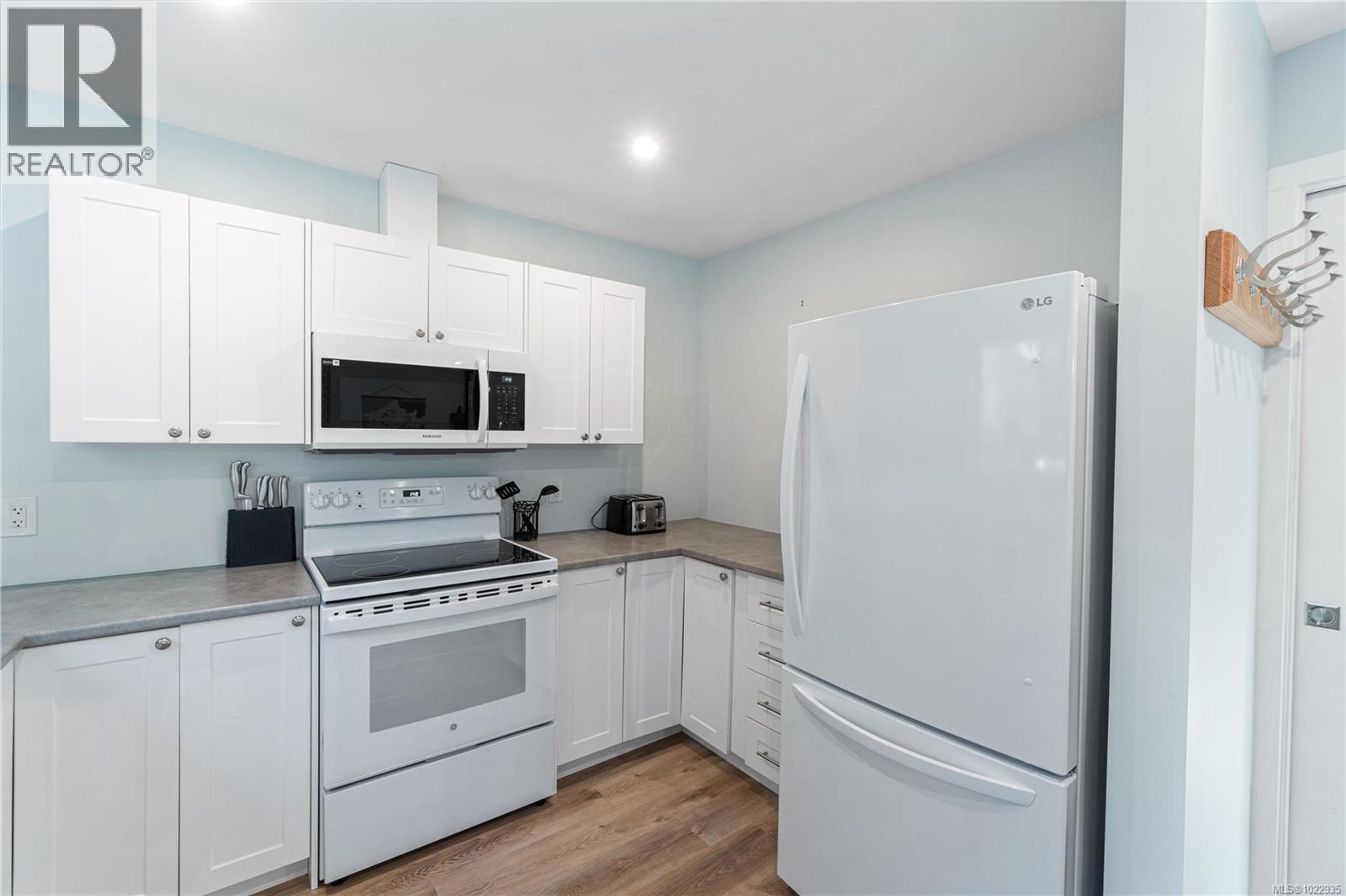 3872 ISLAND HWY W - 46