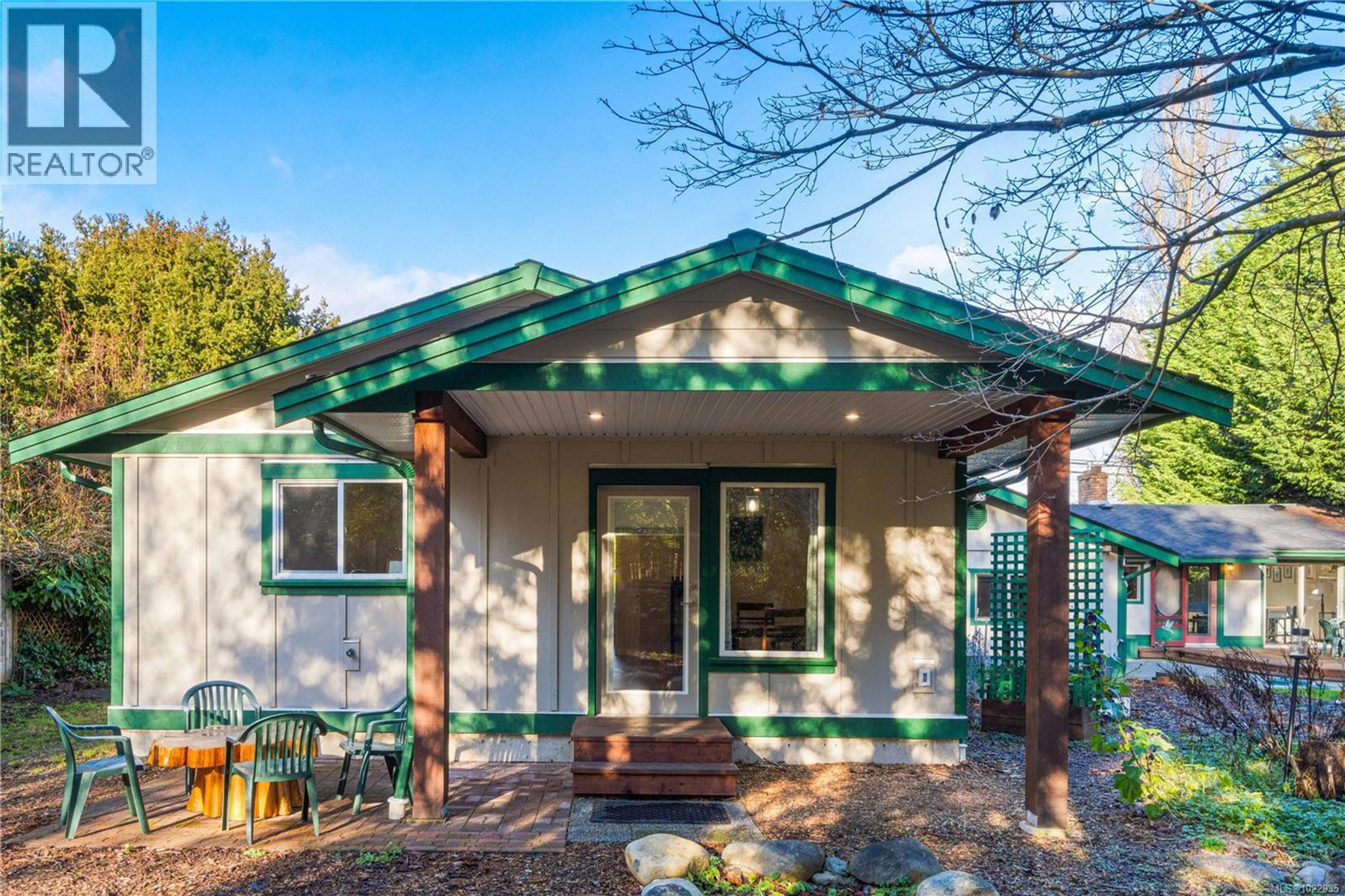 3872 ISLAND HWY W - 34