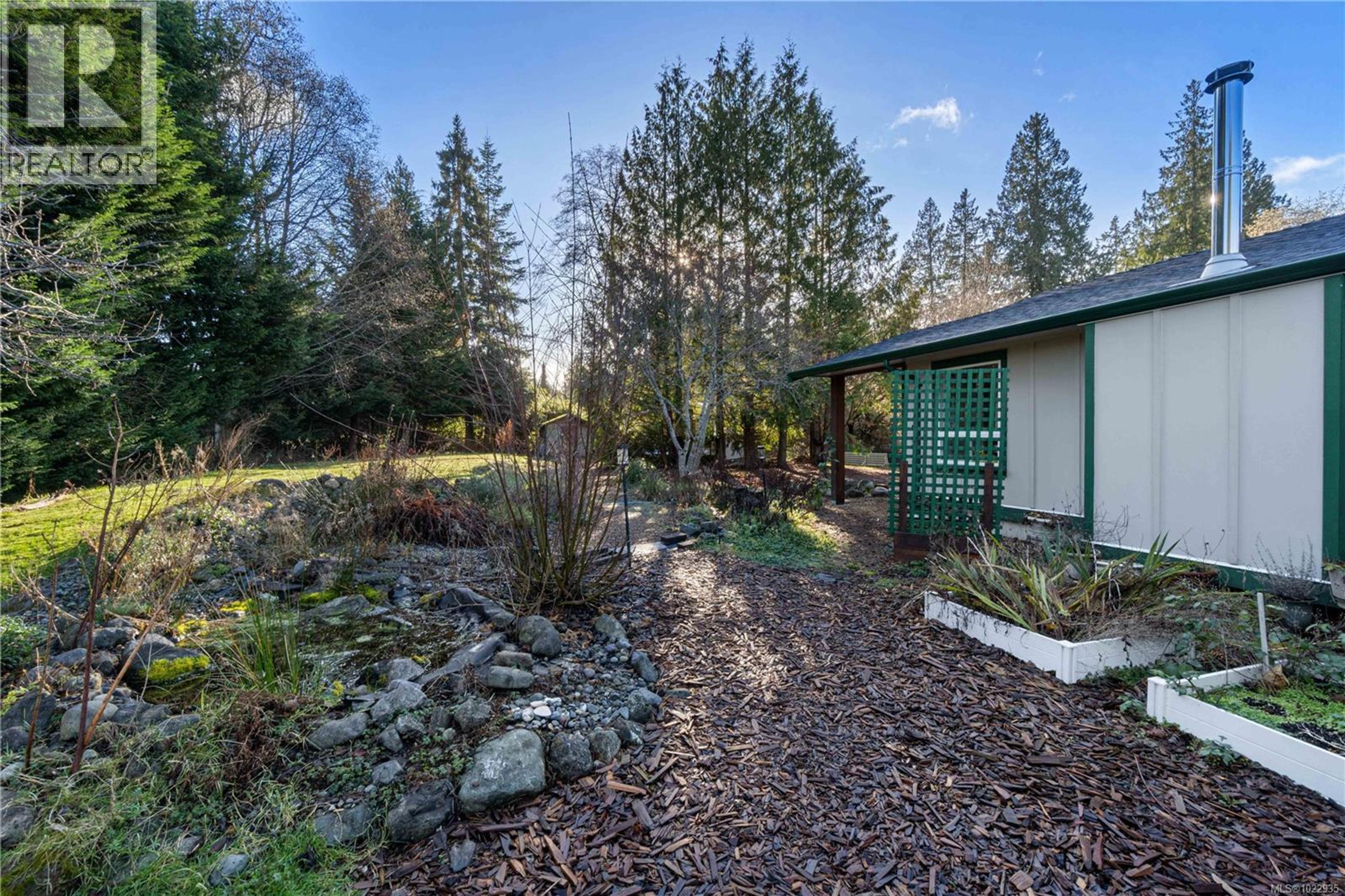 3872 ISLAND HWY W - 60