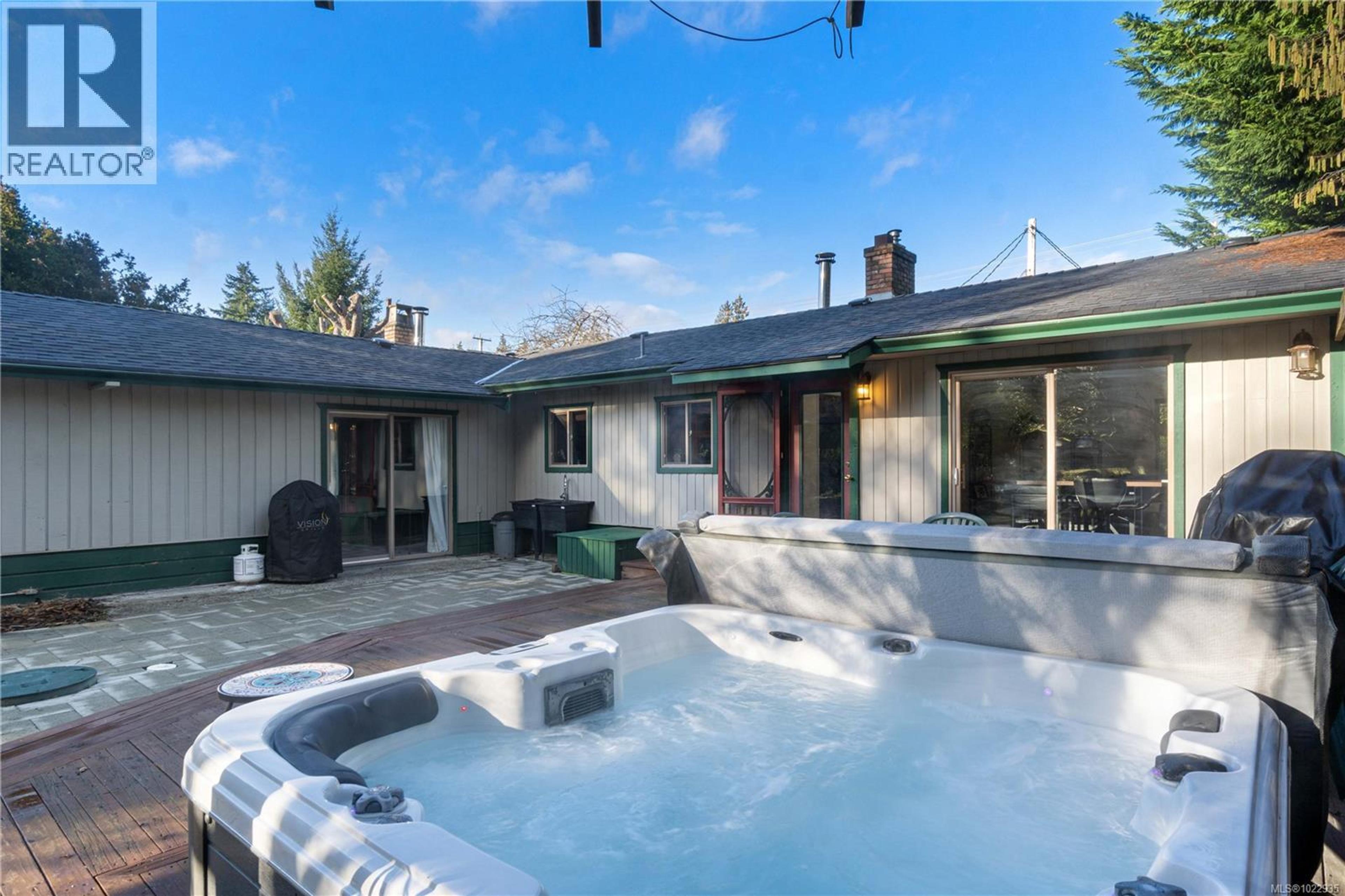 3872 ISLAND HWY W - 64