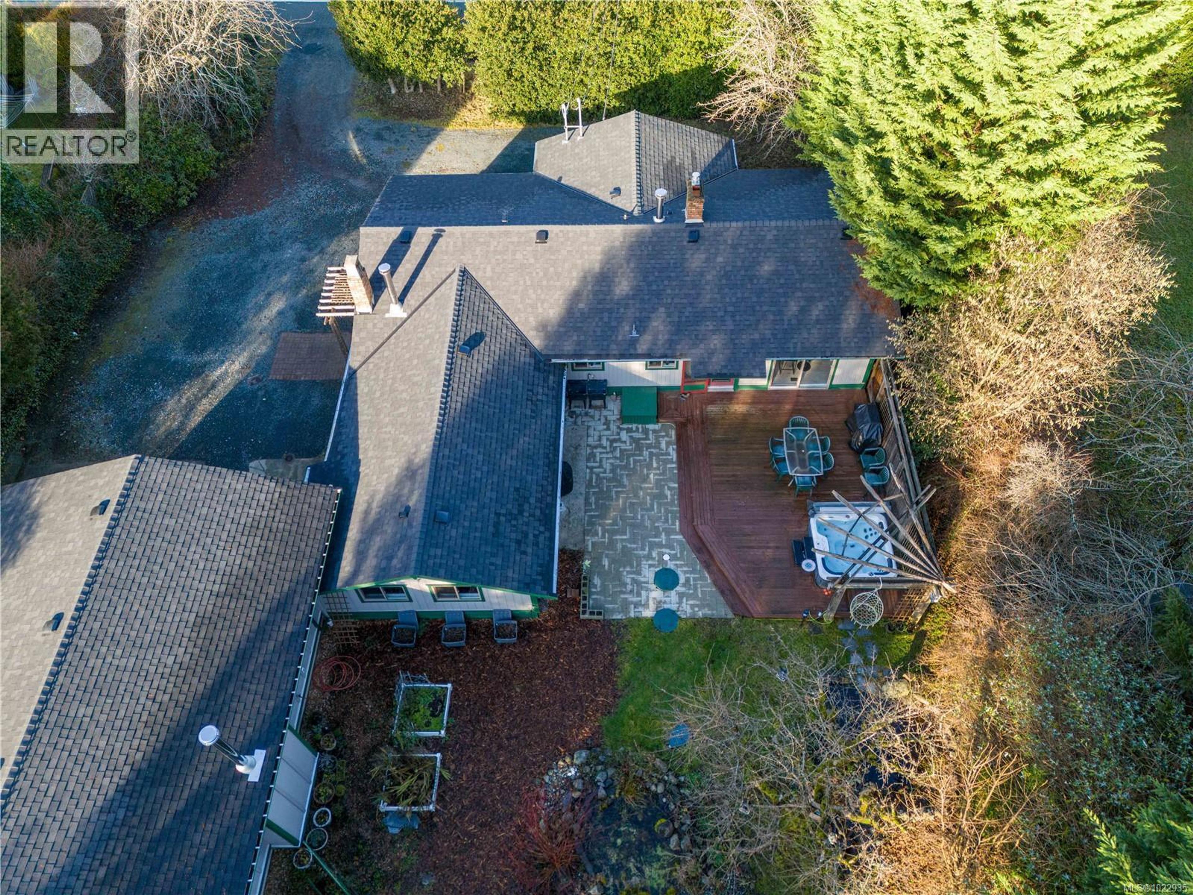 3872 ISLAND HWY W - 74