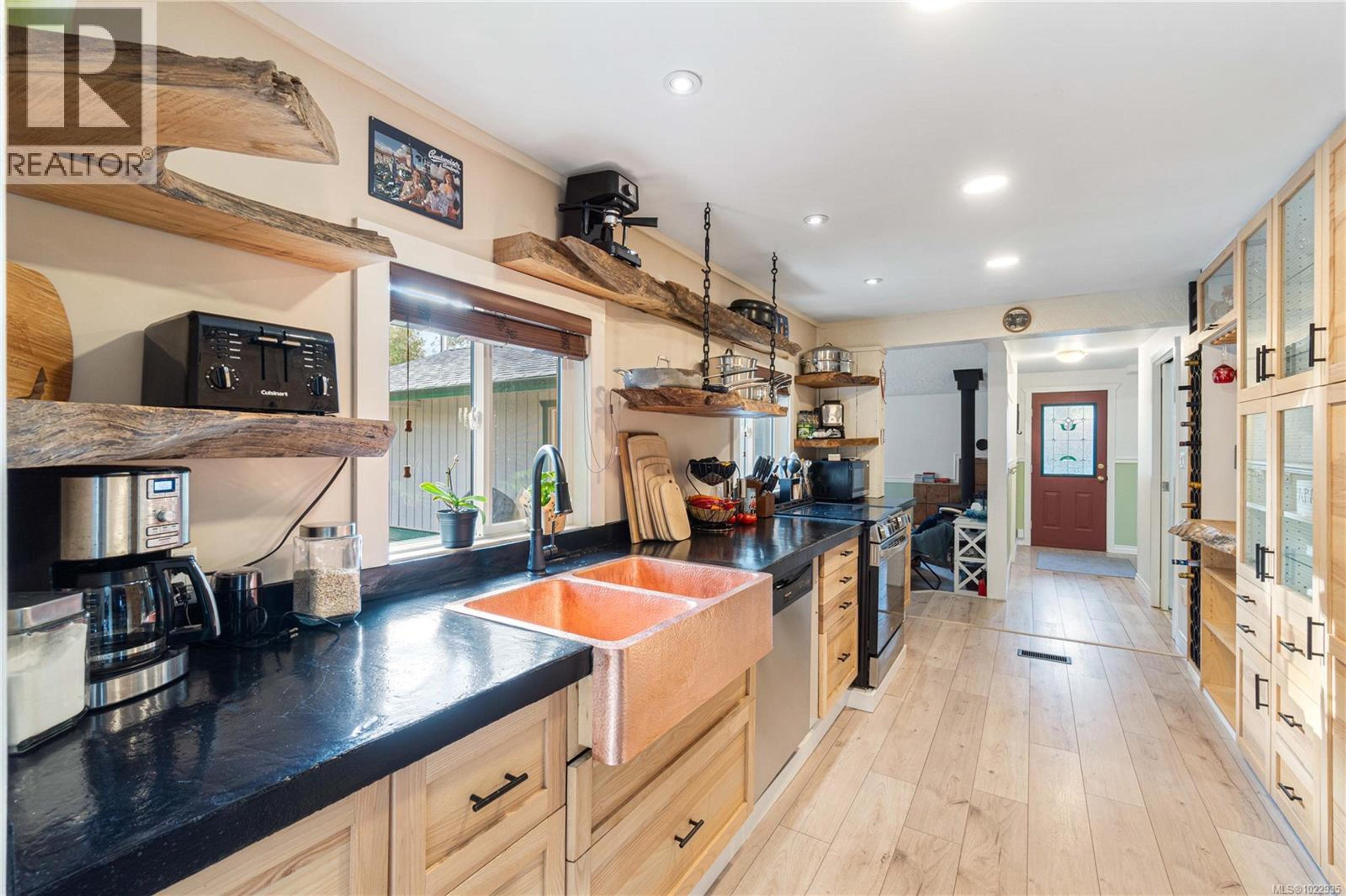 3872 ISLAND HWY W - Image 3