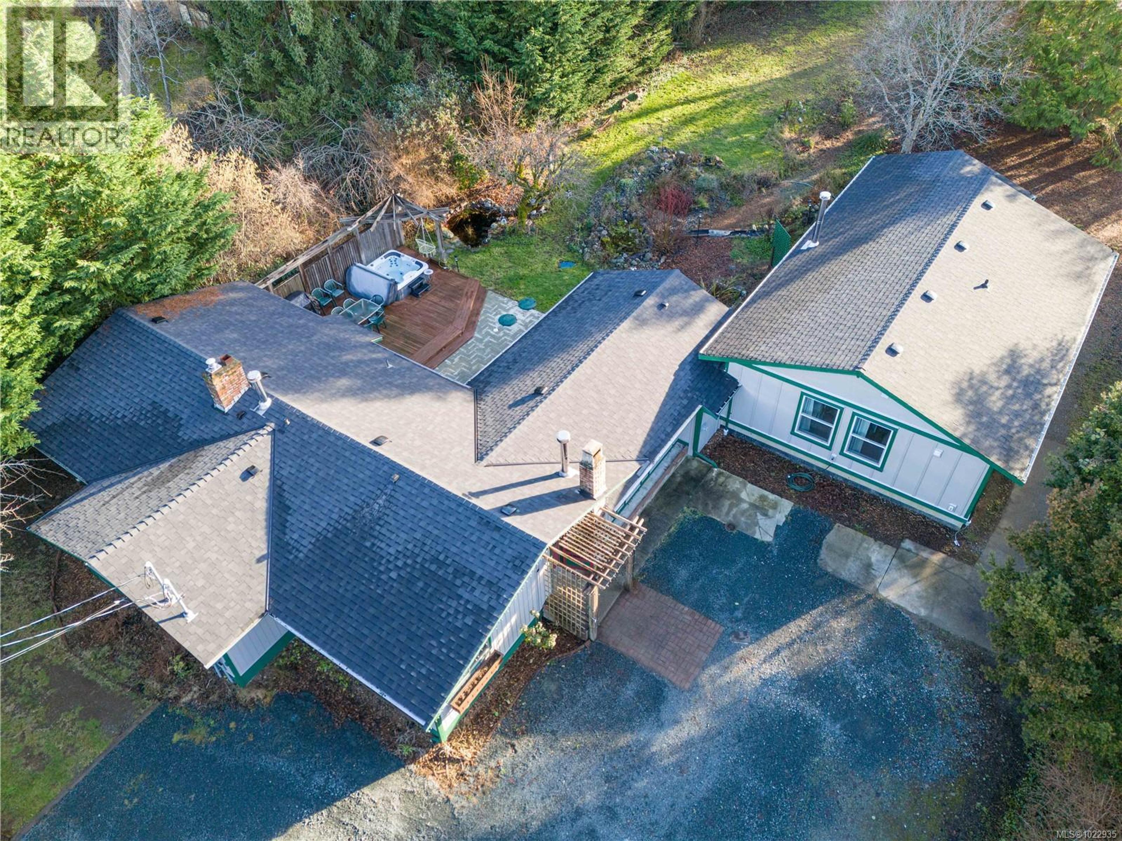 3872 ISLAND HWY W - 76